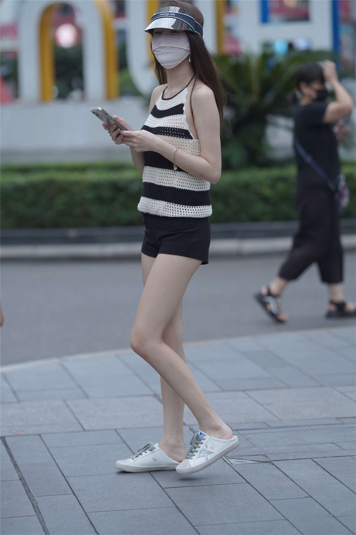 白白净净的女孩儿-日更街拍