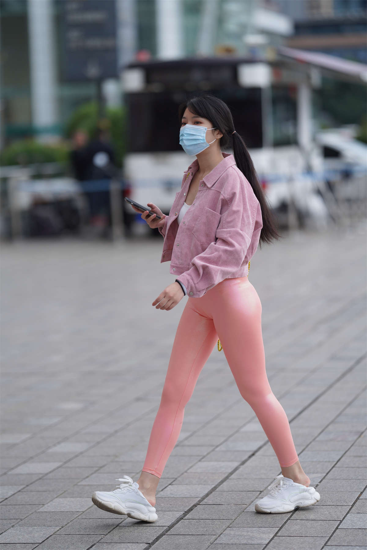 图片[2]-[魔镜原创摄影]加菲mao街拍作品 粉色瑜伽裤女孩-日更街拍