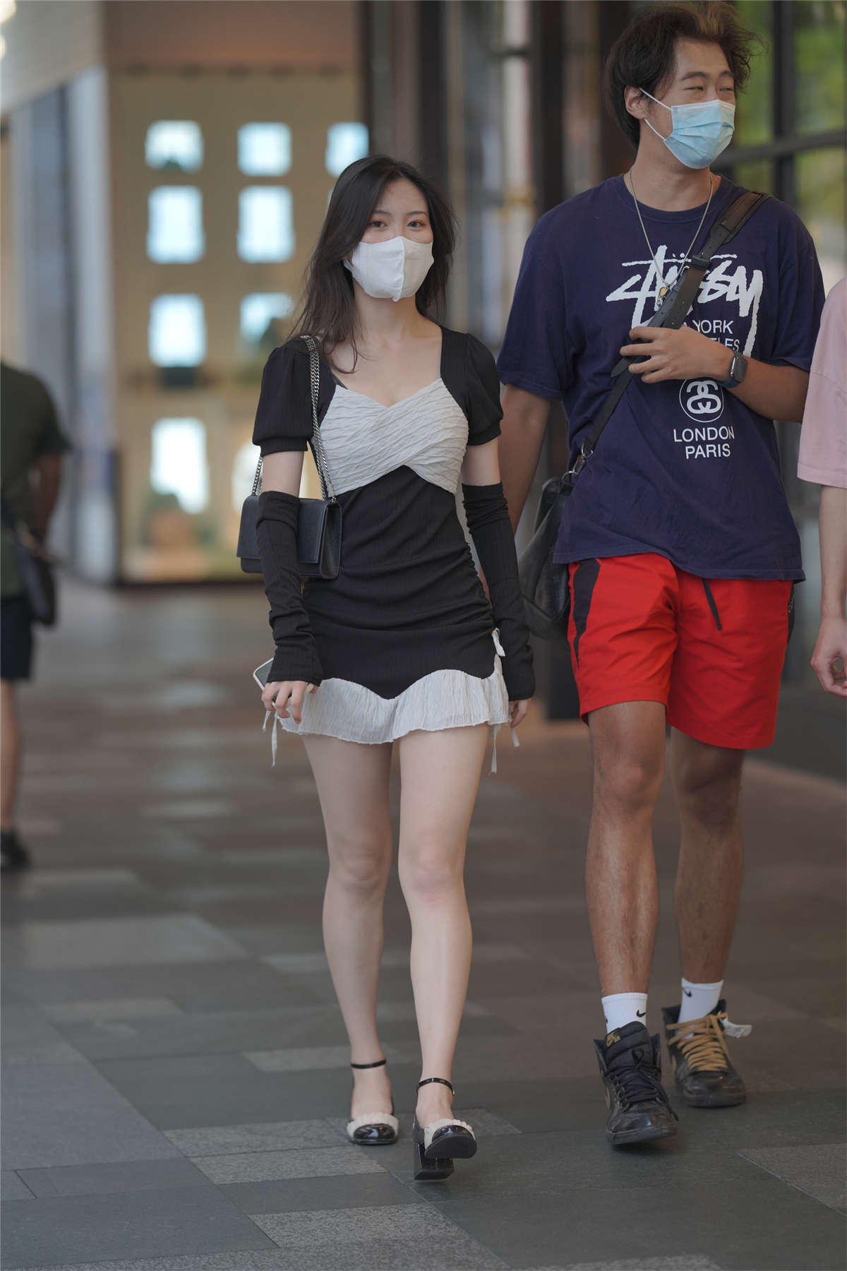 白嫩女友-日更街拍