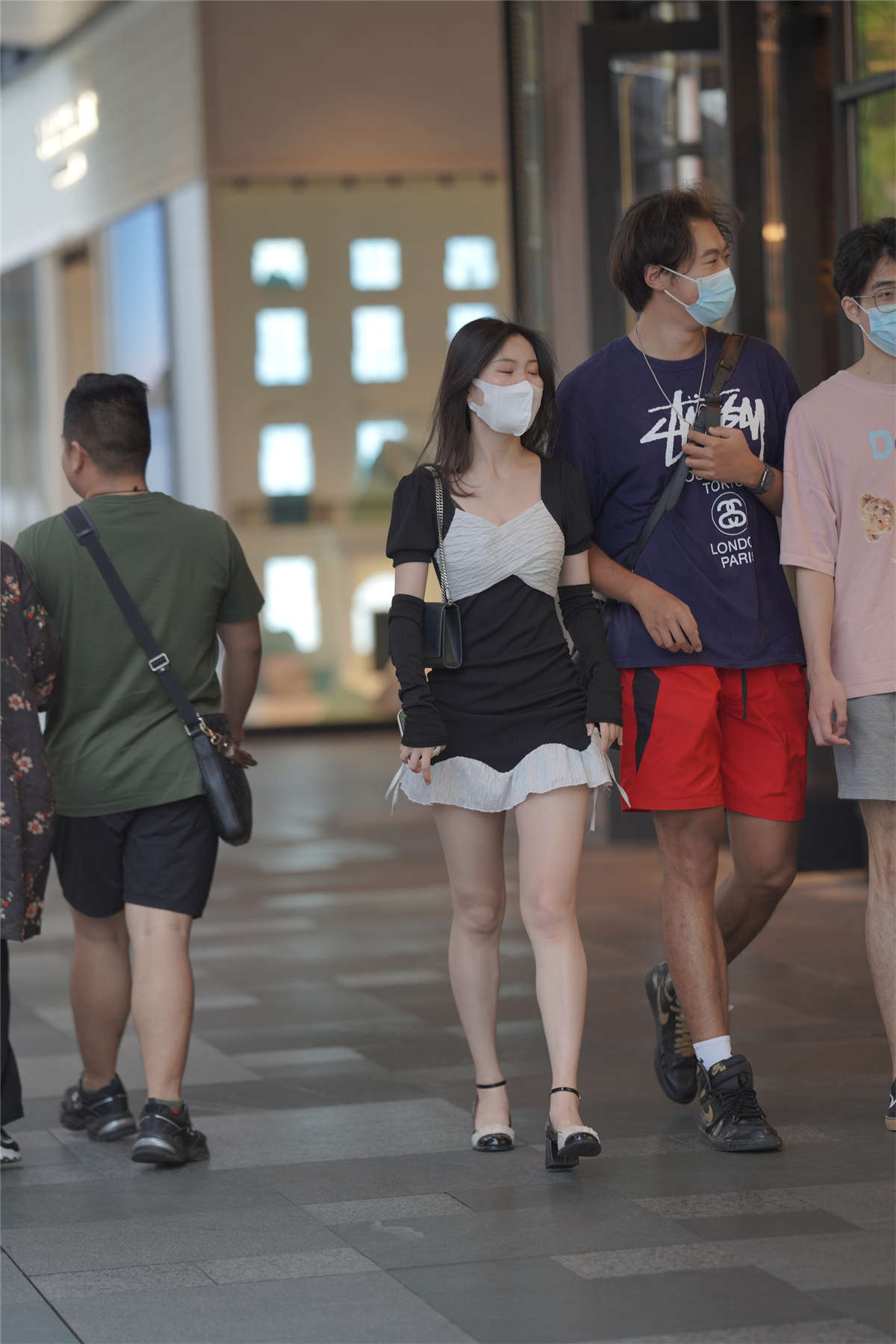 图片[2]-白嫩女友-日更街拍