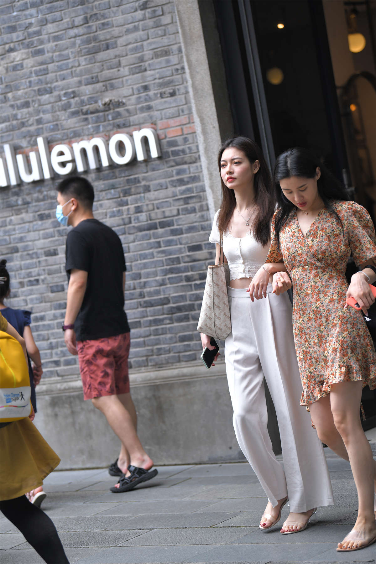 图片[2]-温婉白色系搭配-日更街拍