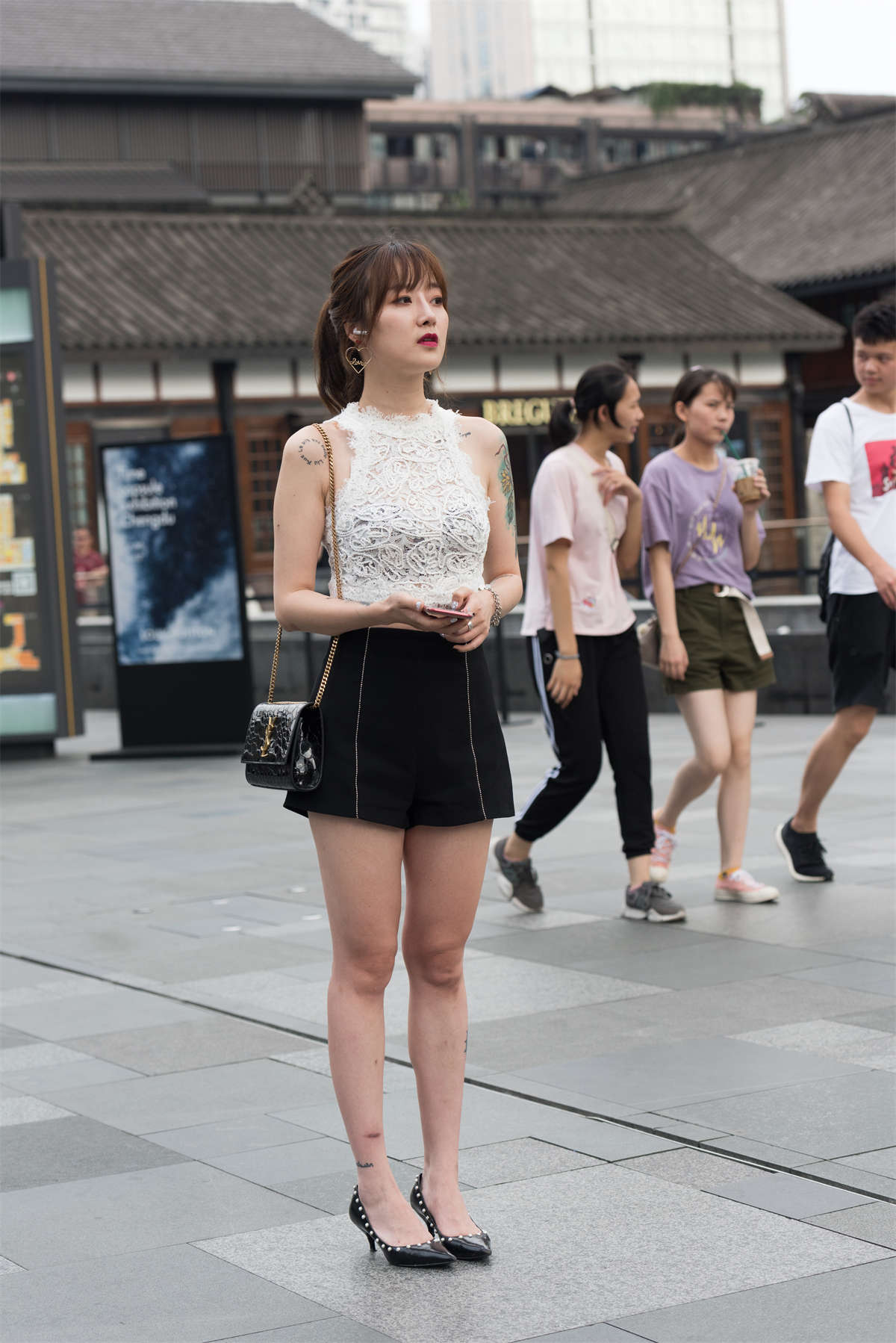 图片[2]-漂亮的白色镂空美女-日更街拍