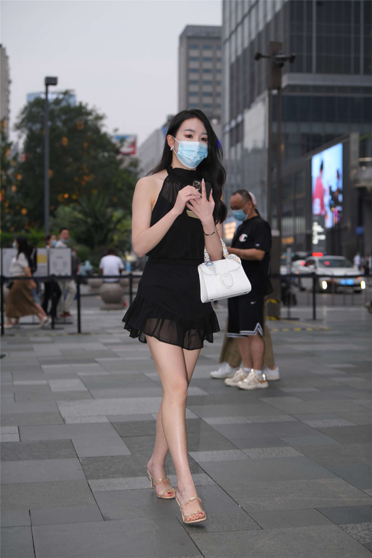 图片[2]-黑色更显白-日更街拍