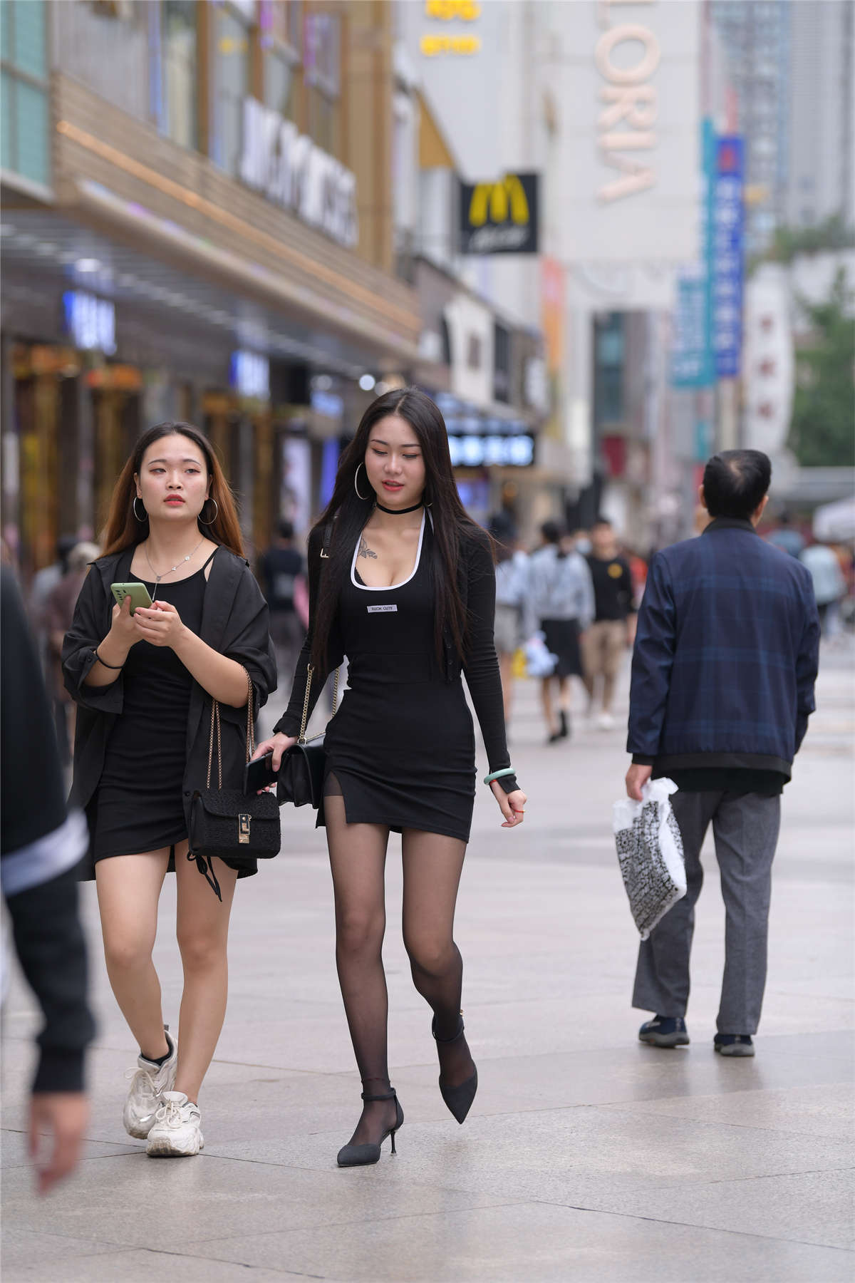 图片[2]-黑色紧身包臀裙-日更街拍