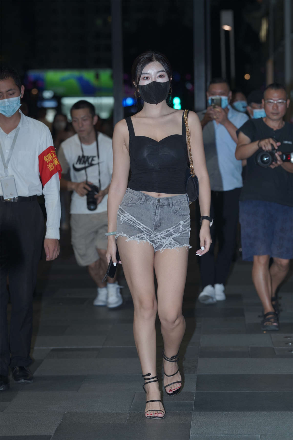 灰色热裤美背美腿-日更街拍