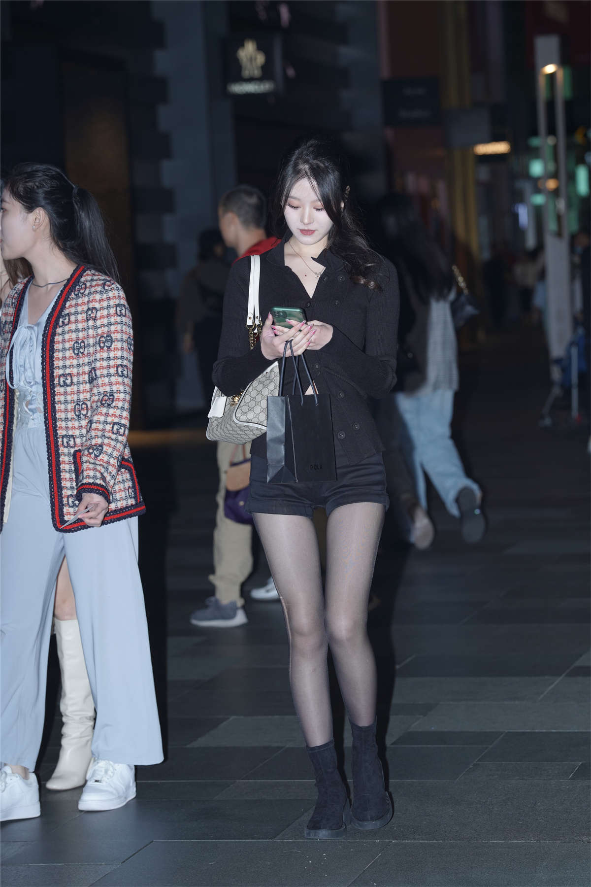 图片[2]-黑色系更显白皙-日更街拍