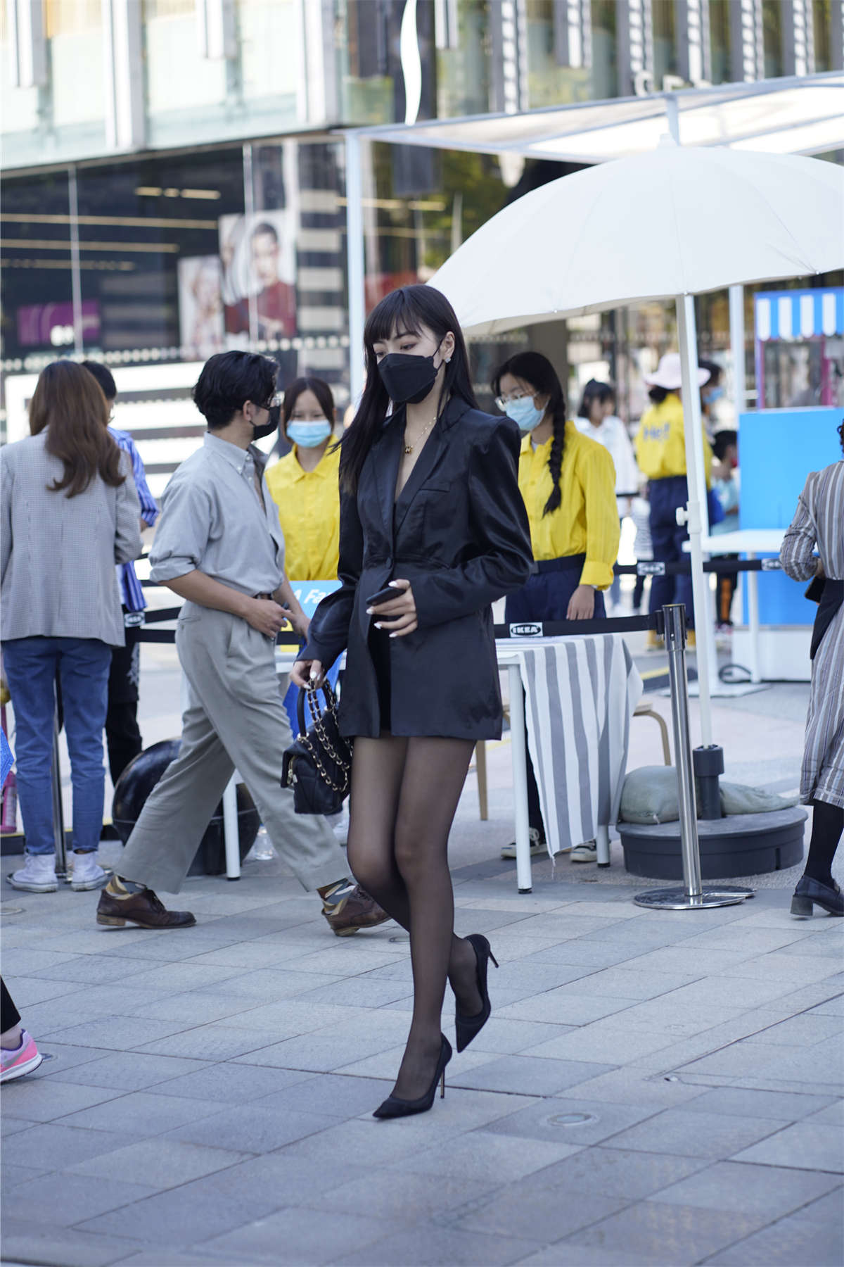 图片[2]-冷艳长西装美女-日更街拍