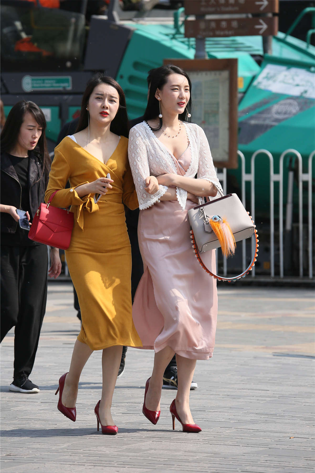 高级气质丝质裙-日更街拍