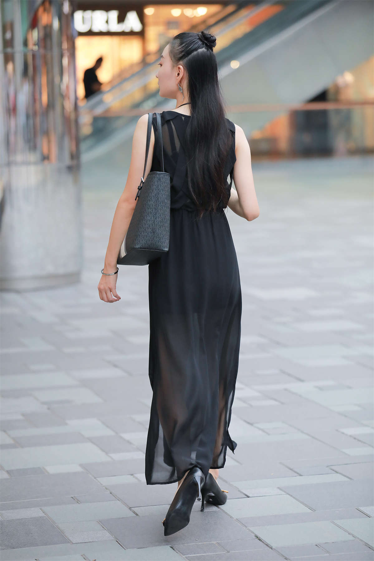 图片[2]-四九城嘎子街拍作品 – 黑丝裙公司白领-日更街拍