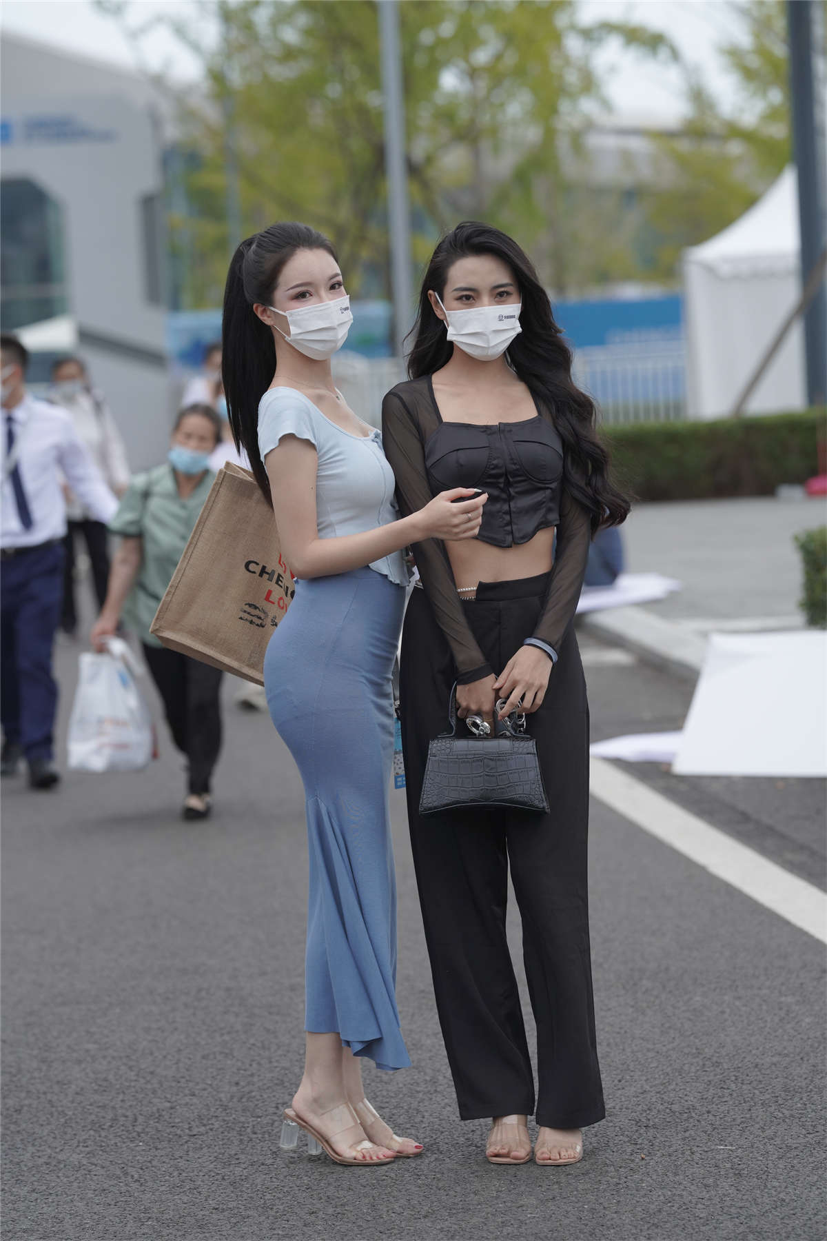 图片[2]-两位好闺蜜-日更街拍