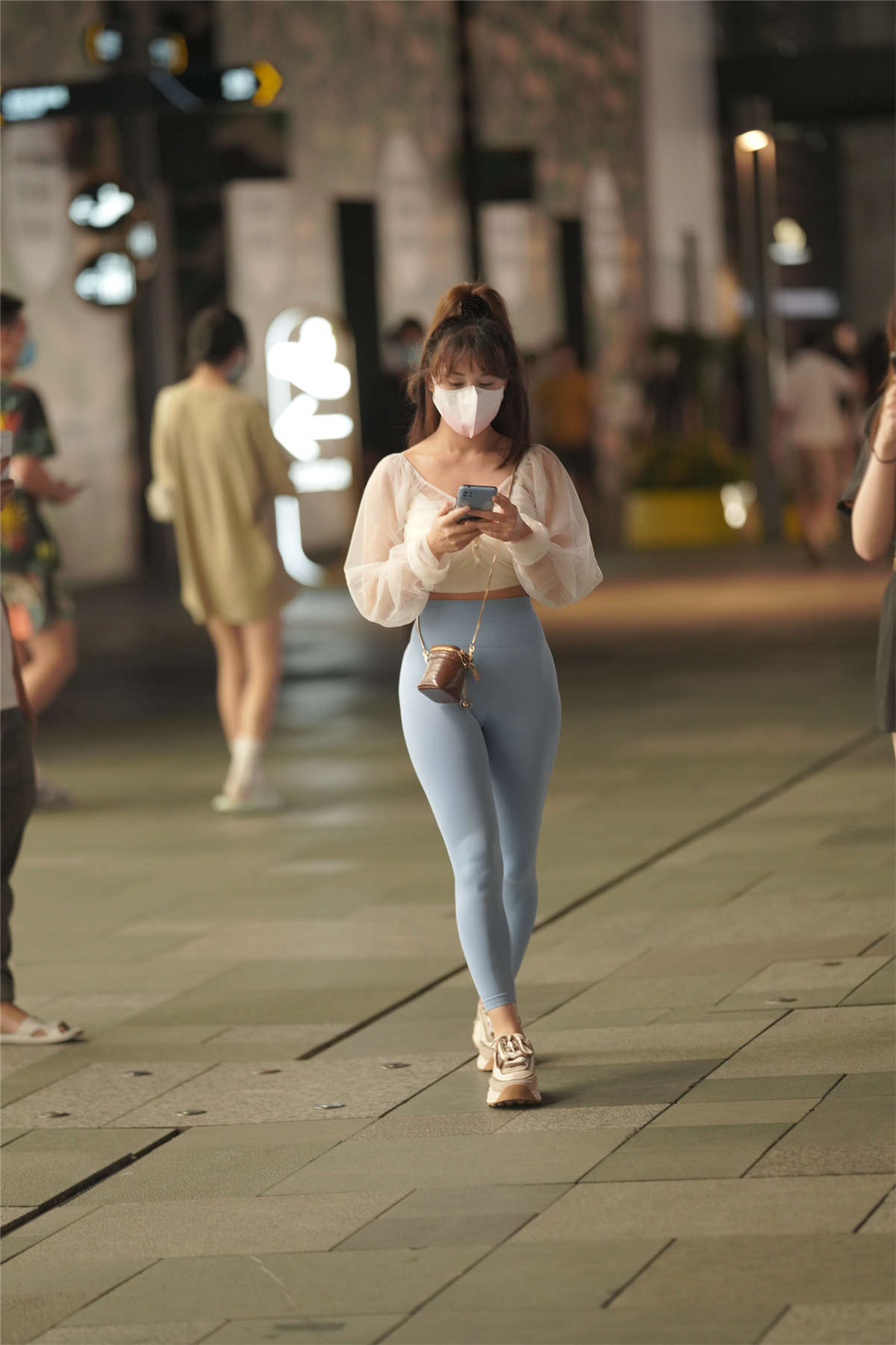 图片[2]-瑜伽裤小姐姐-日更街拍