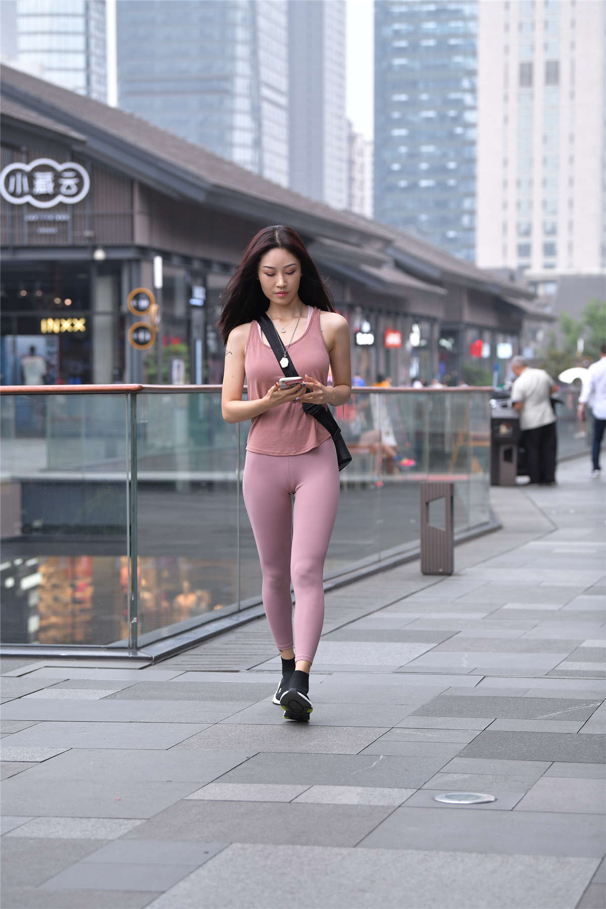 图片[2]-粉色系运动装-日更街拍