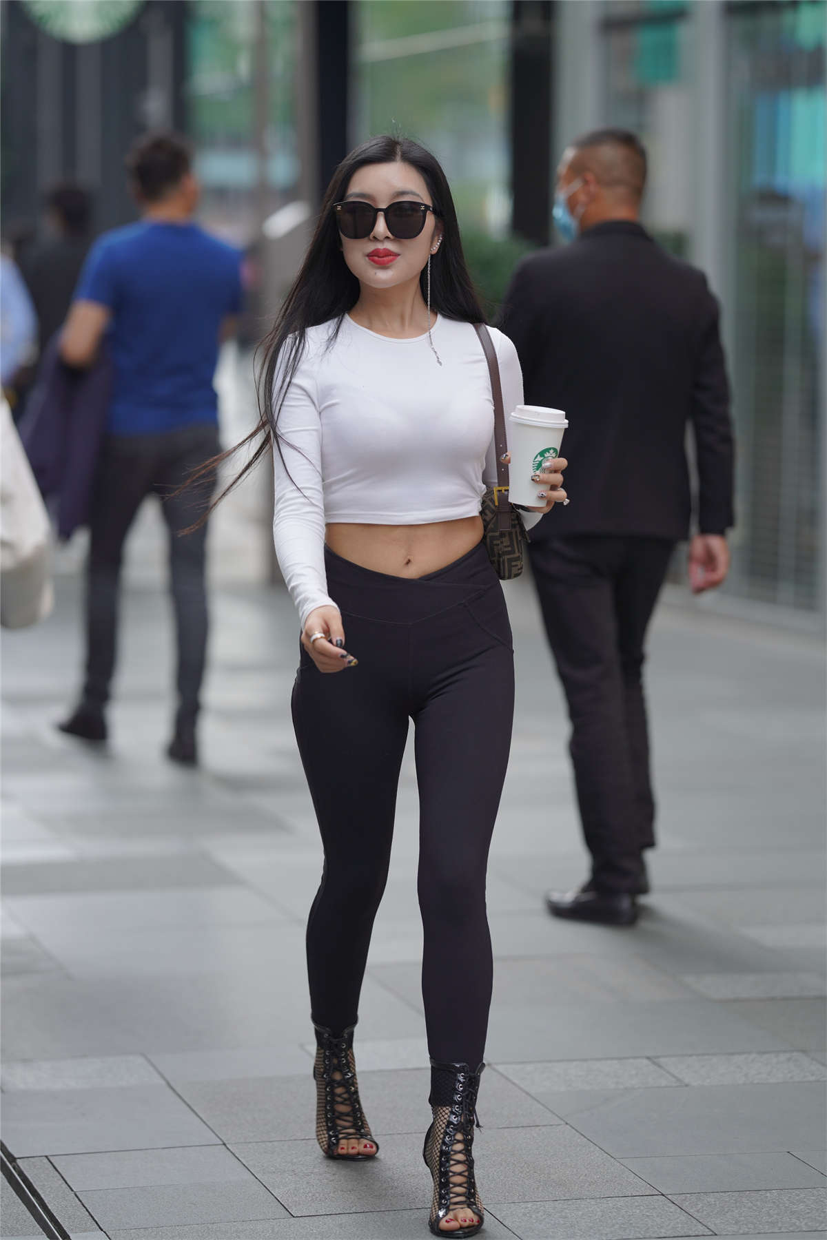 图片[2]-黑白紧身搭-日更街拍