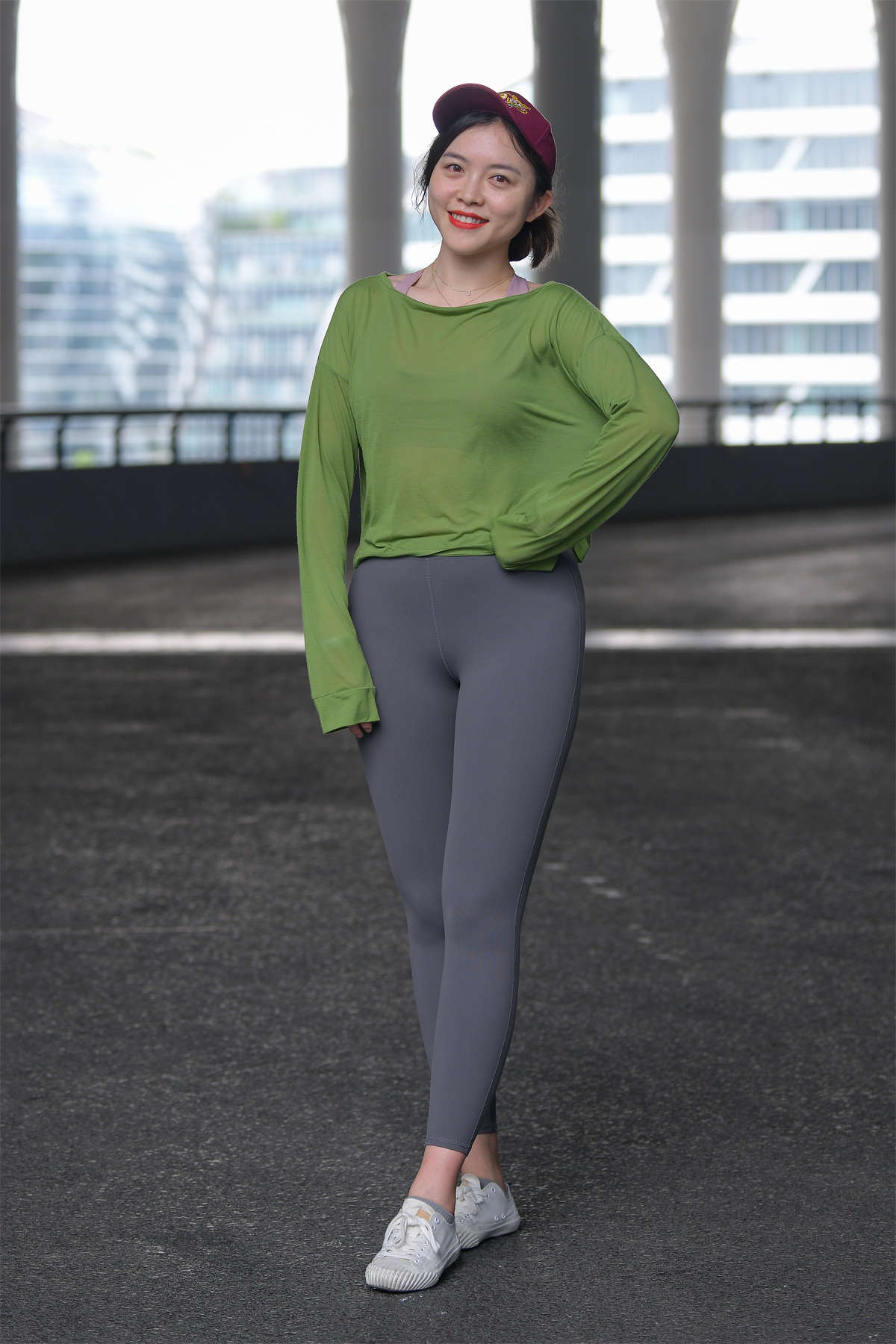 图片[2]-灰色瑜伽运动装-日更街拍