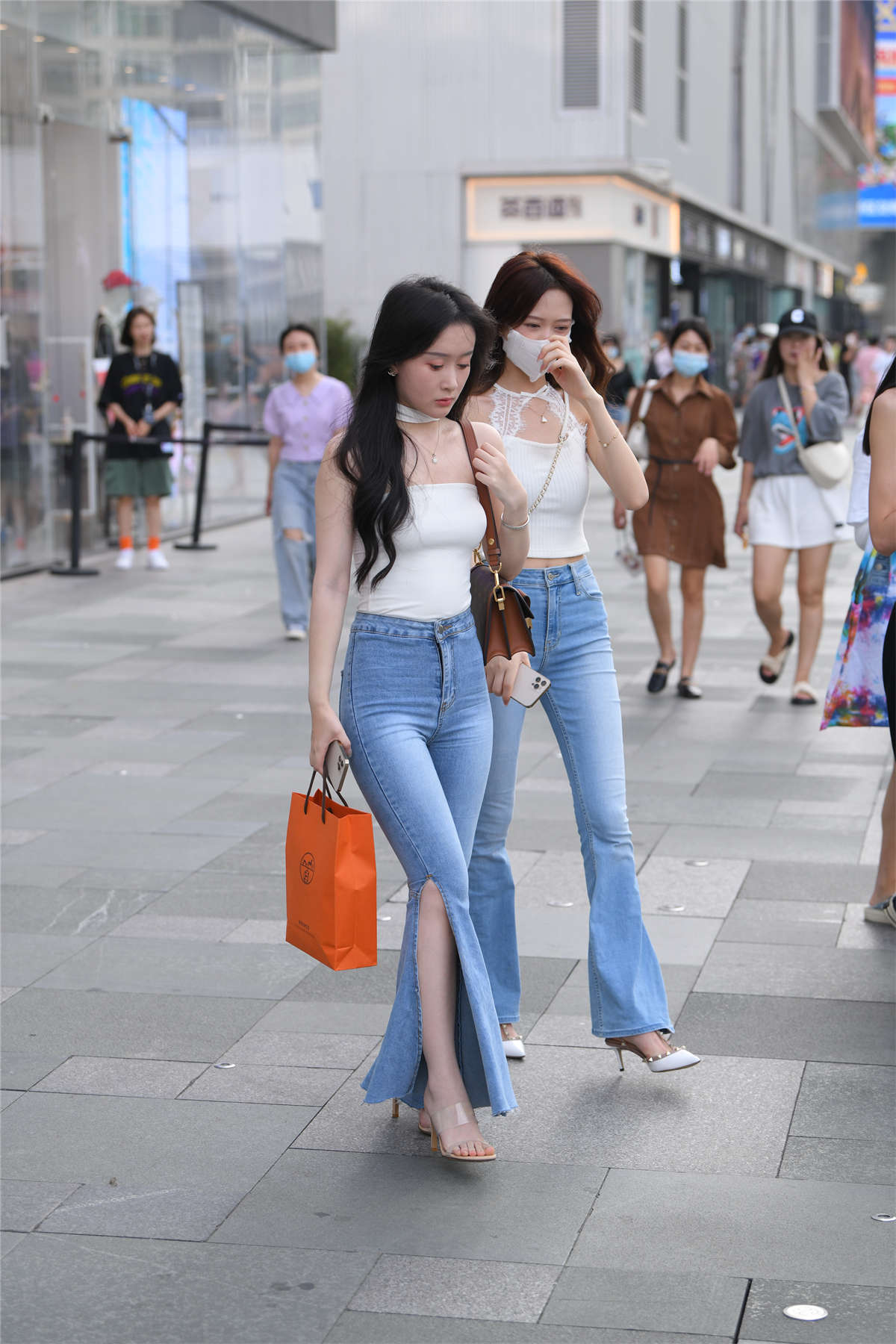 图片[2]-浅色牛仔搭配-日更街拍