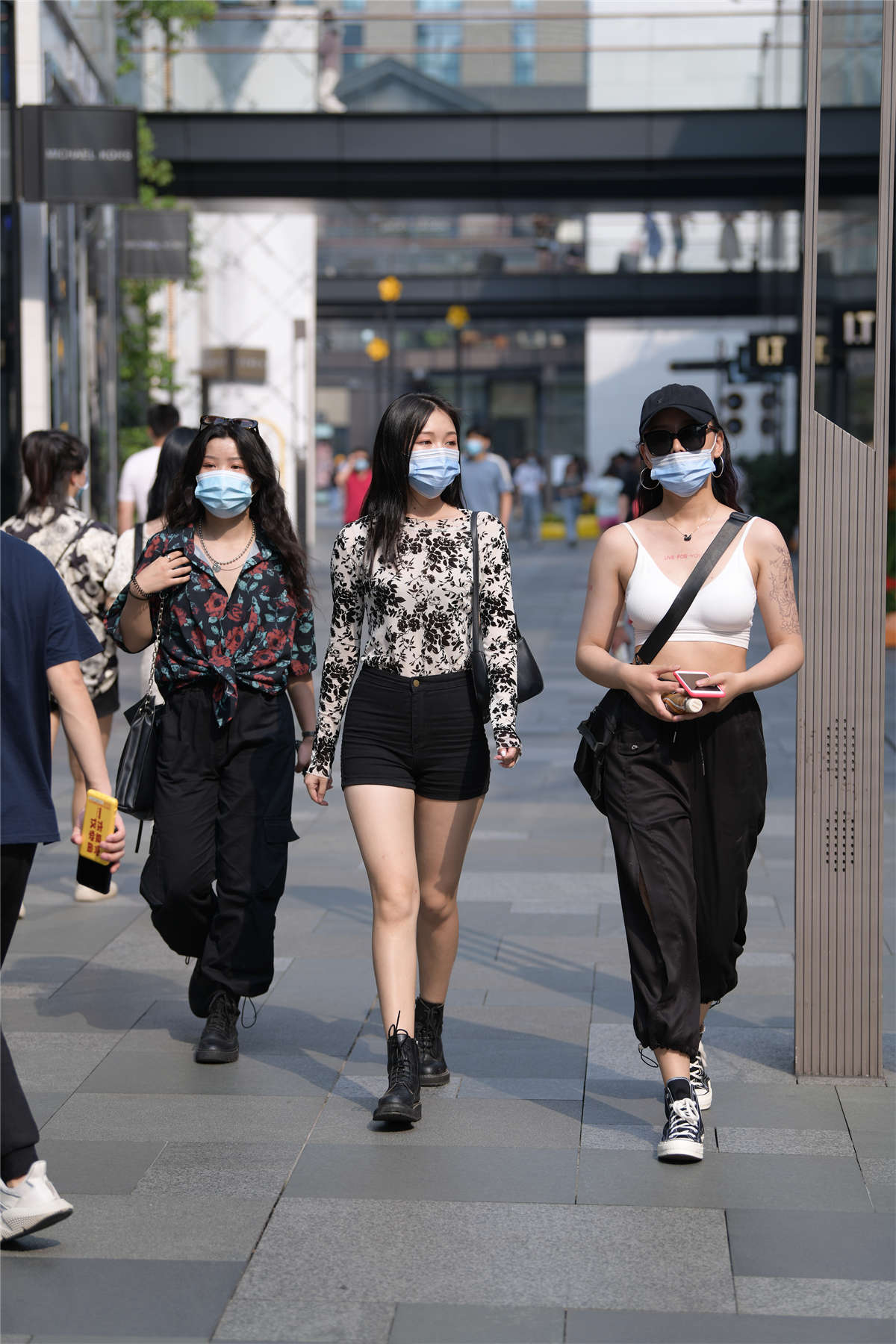 温婉短靴短裤-日更街拍