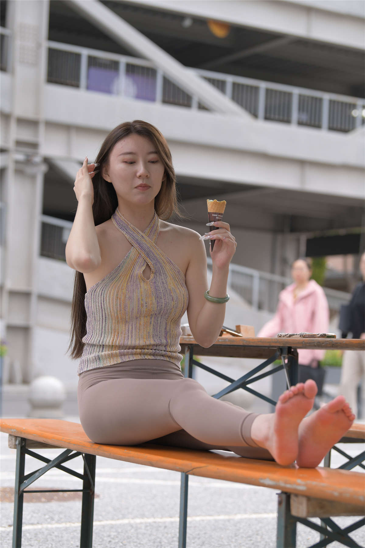 [魔镜原创摄影] 一始街拍作品 与山茶撞满怀-日更街拍