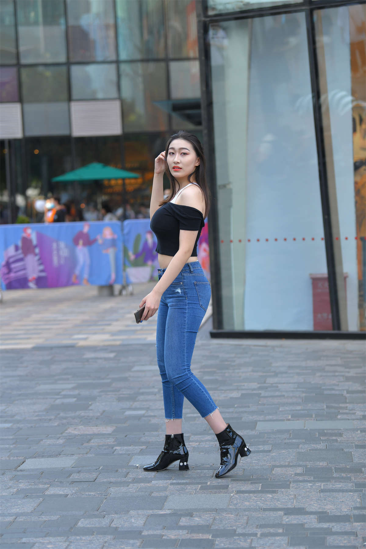 短靴牛仔好身材-日更街拍