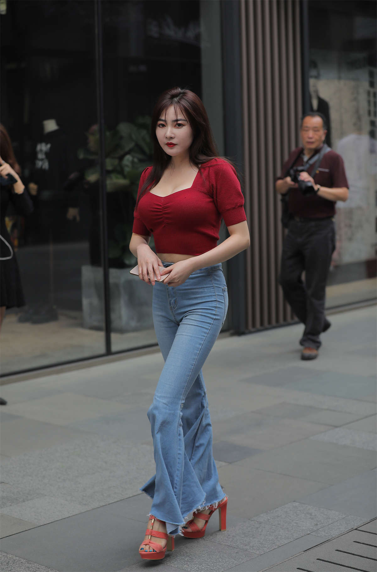 图片[2]-复古风喇叭牛仔裤-日更街拍