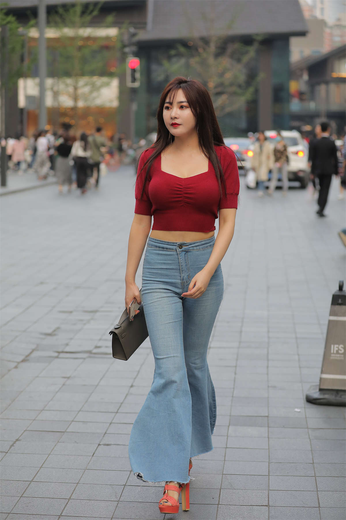 复古风喇叭牛仔裤-日更街拍