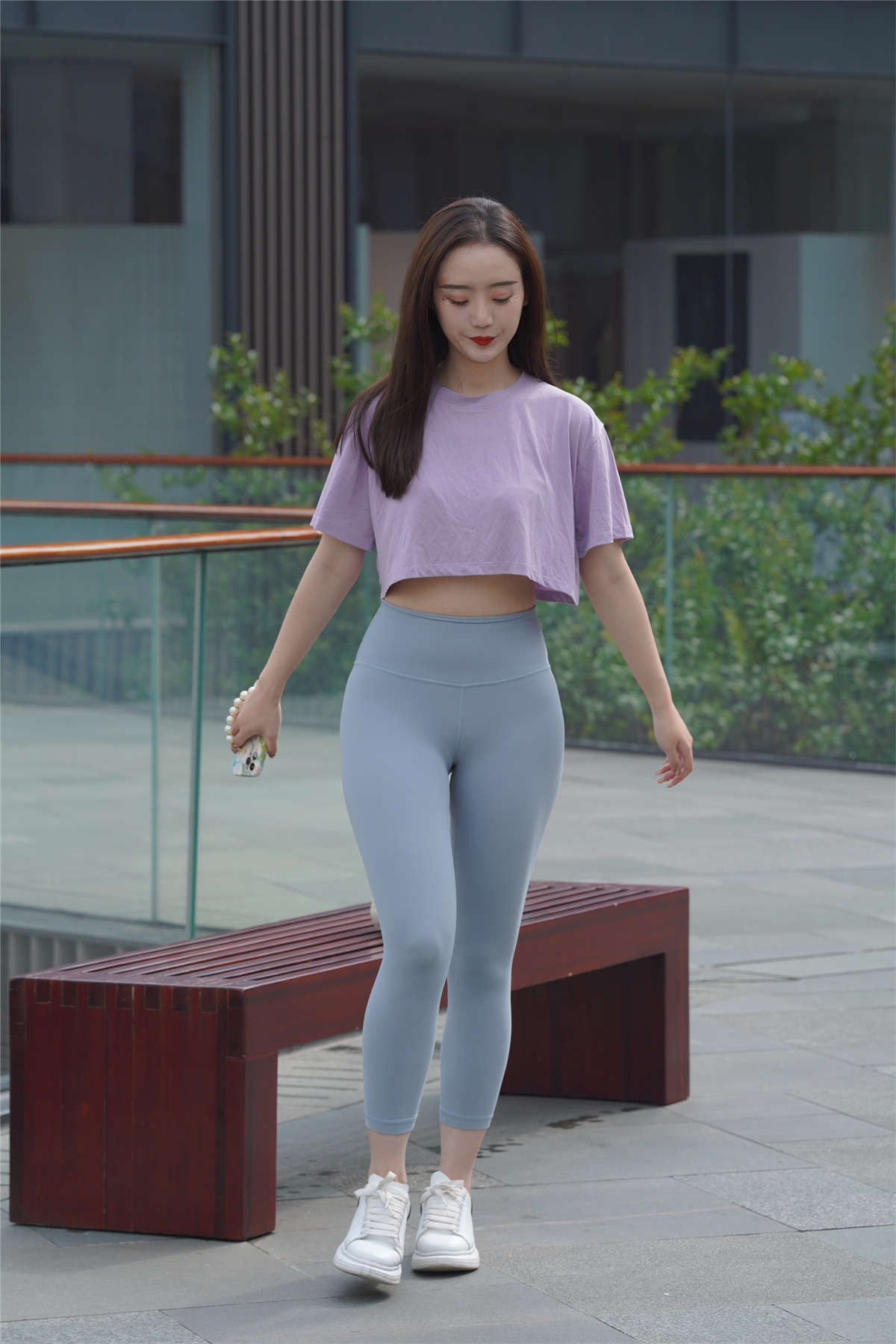 图片[2]-[魔镜原创摄影] 浅色瑜伽裤美女-日更街拍