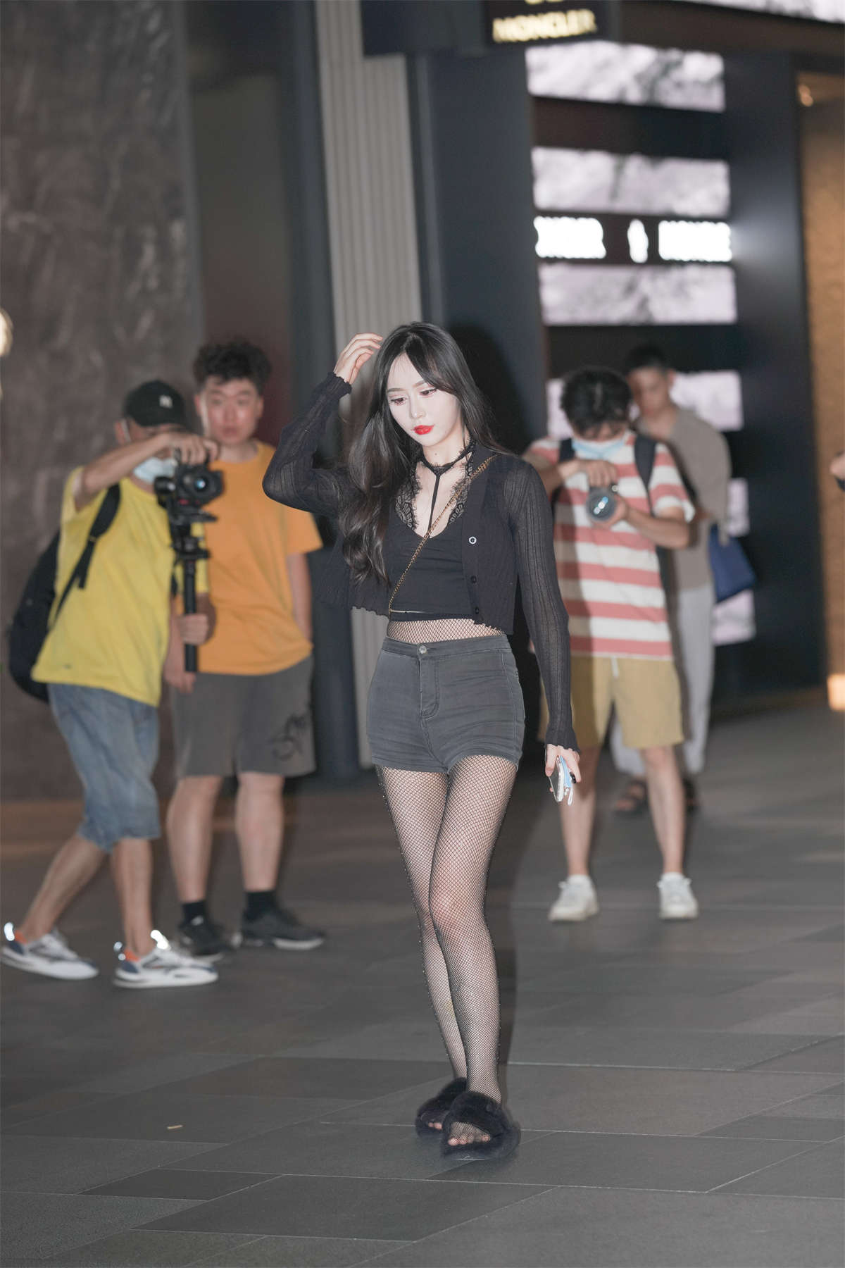 图片[2]-靓丽牛仔短裤-日更街拍