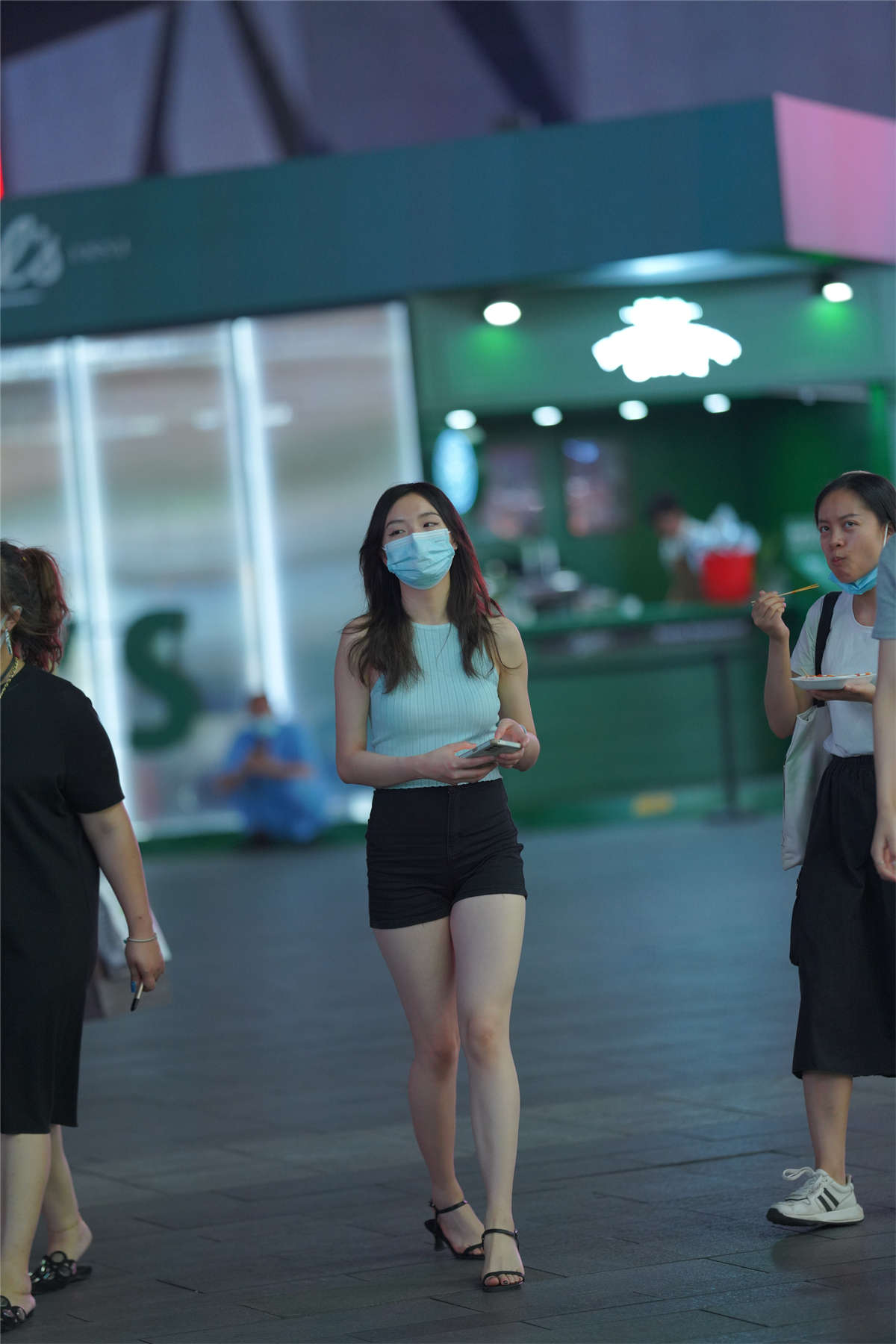 图片[2]-牛仔短裤美丽显腿-日更街拍