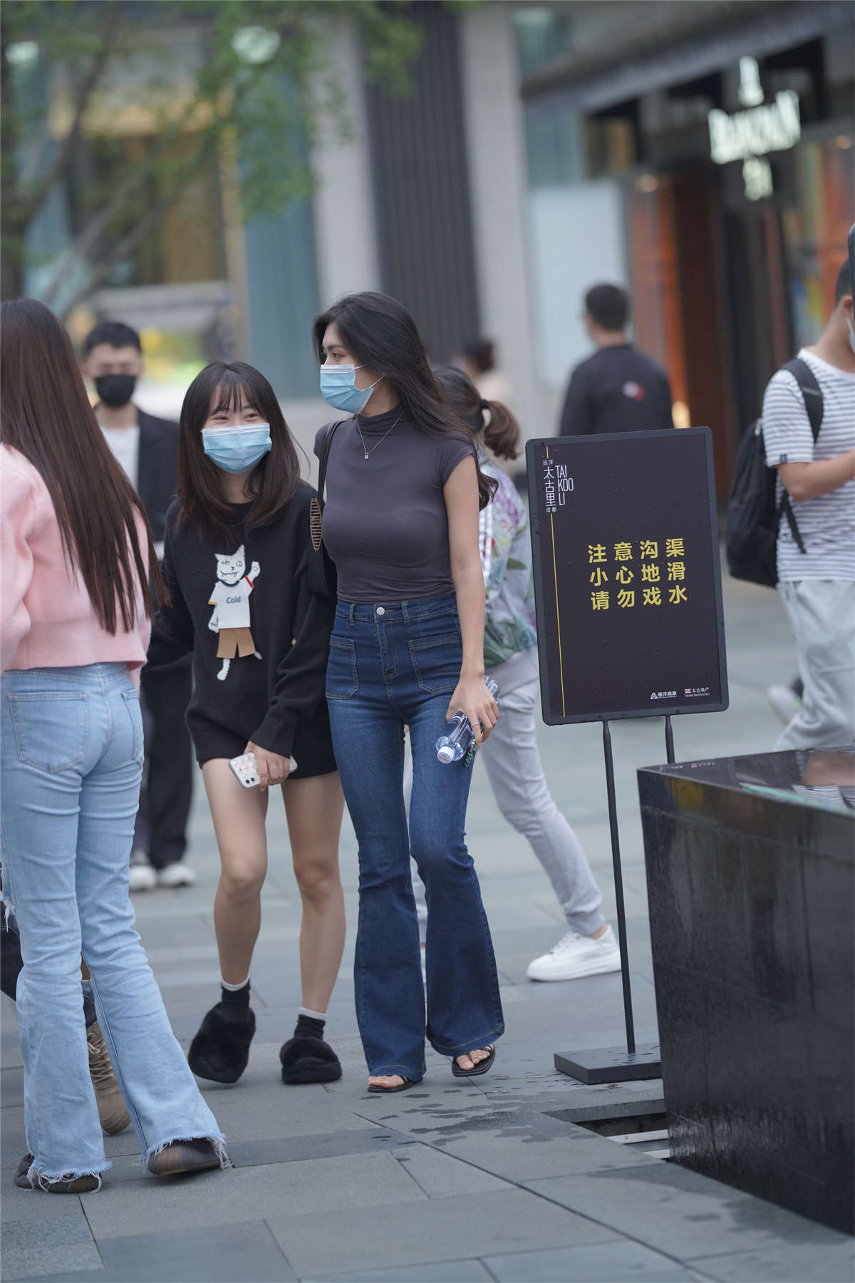 图片[2]-飒爽喇叭牛仔裤-日更街拍