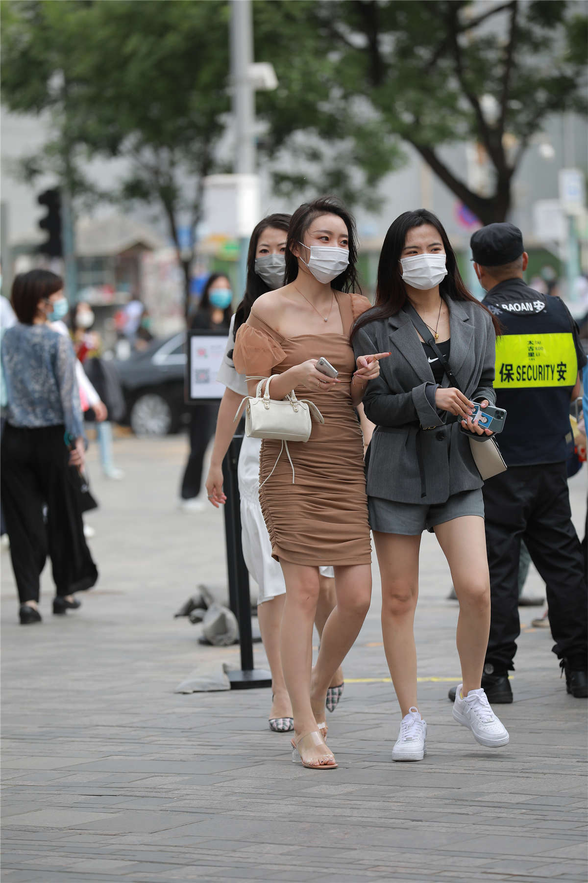 四九城嘎子街拍作品 – 美腿高跟小姐姐-日更街拍