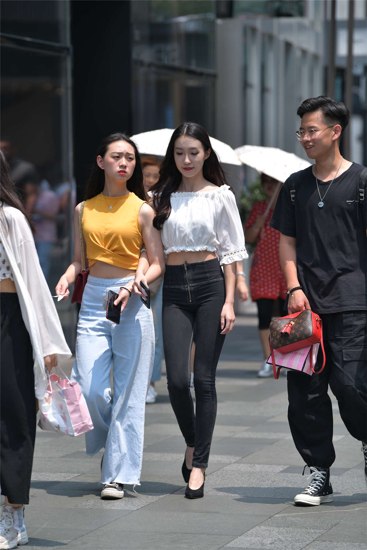 视觉冲击街拍作品 – 搭讪极品蜜桃裤小姐姐-日更街拍