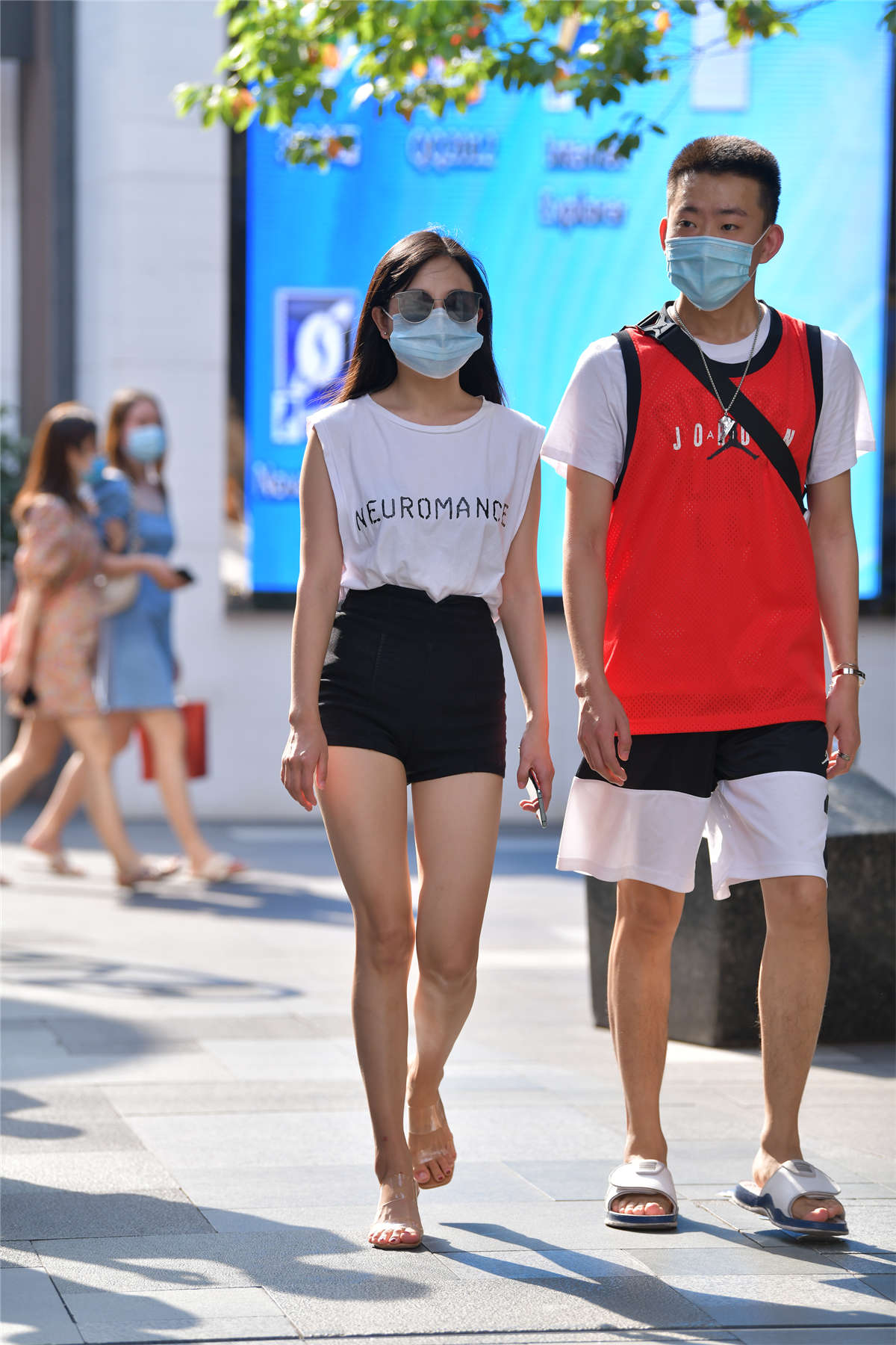 图片[2]-休闲黑白搭配-日更街拍