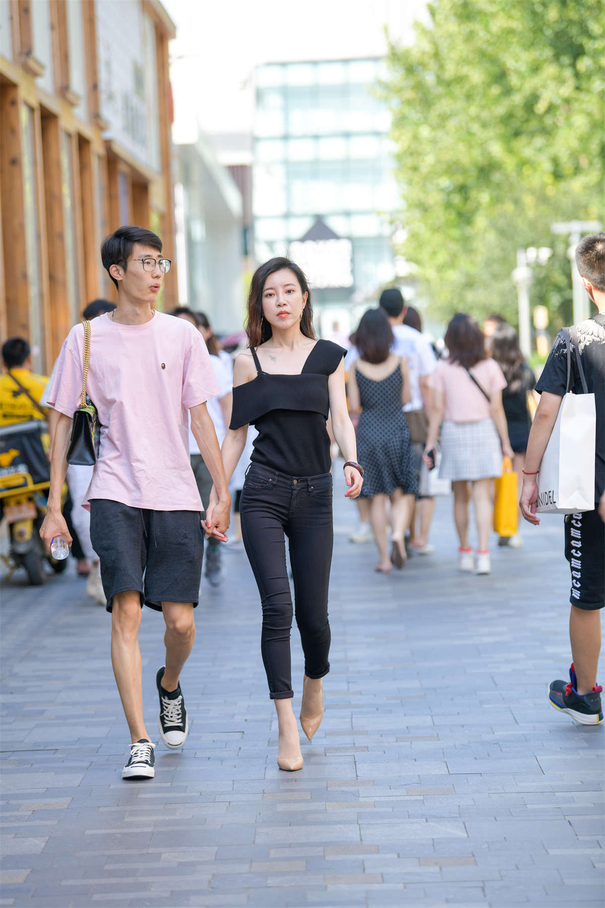 图片[2]-骨感温婉黑色系-日更街拍