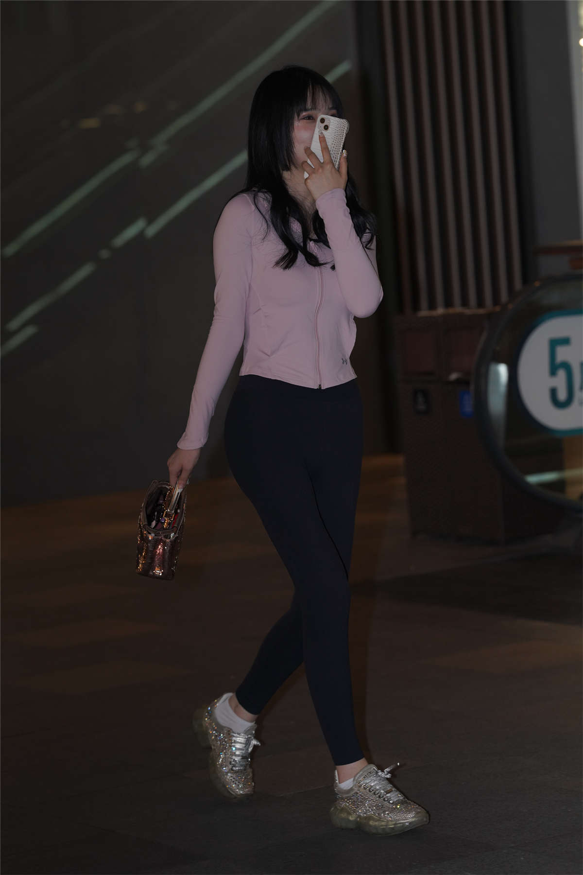 图片[2]-黑色系魅力好身材-日更街拍