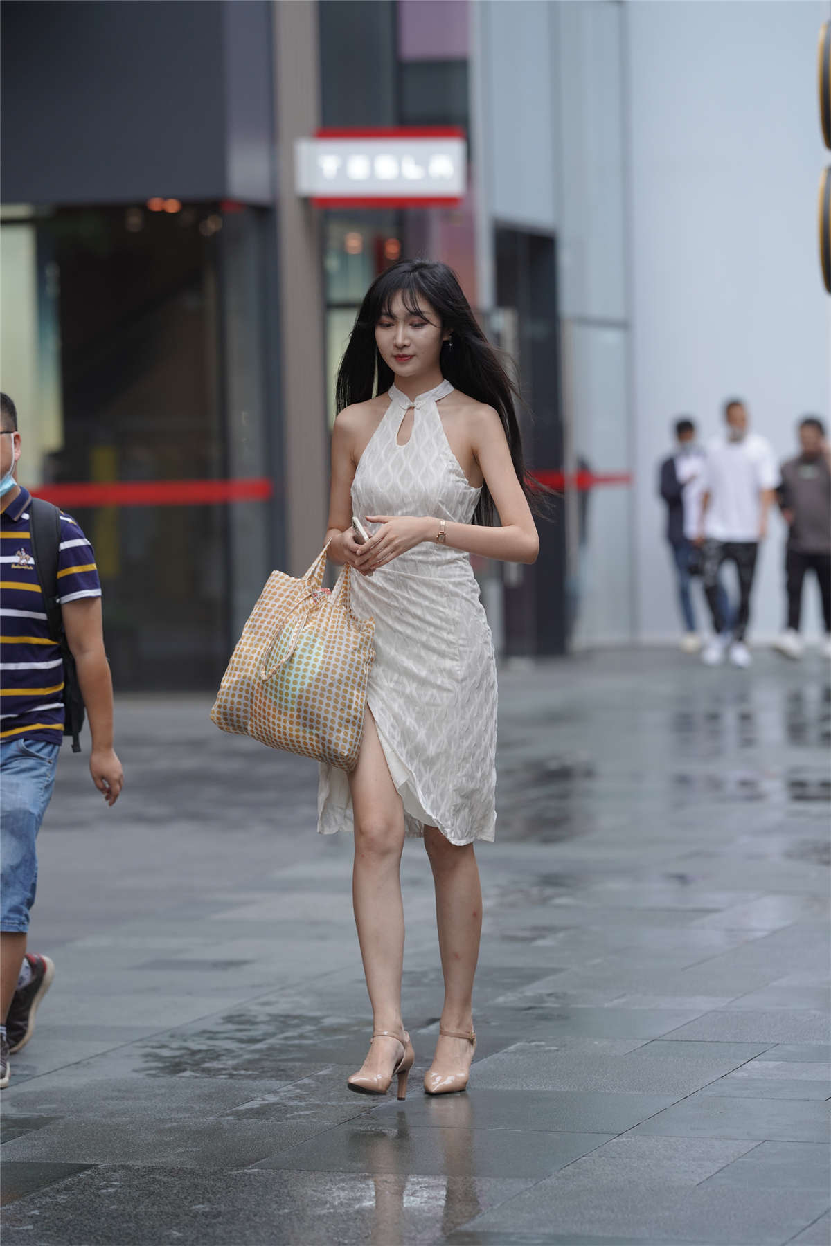 图片[2]-白色长裙美女-日更街拍