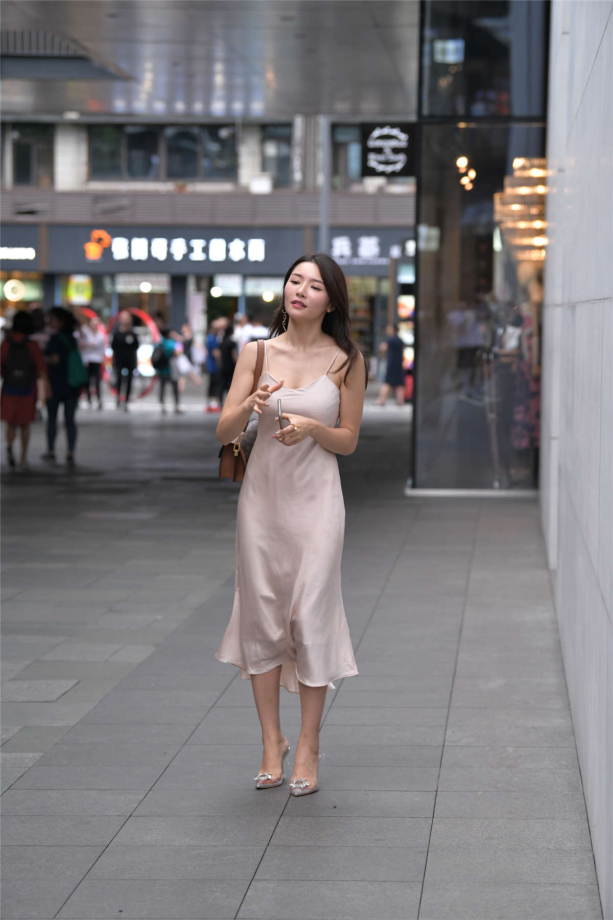 视觉冲击街拍作品 – 窈窕淑女 谁不好求-日更街拍