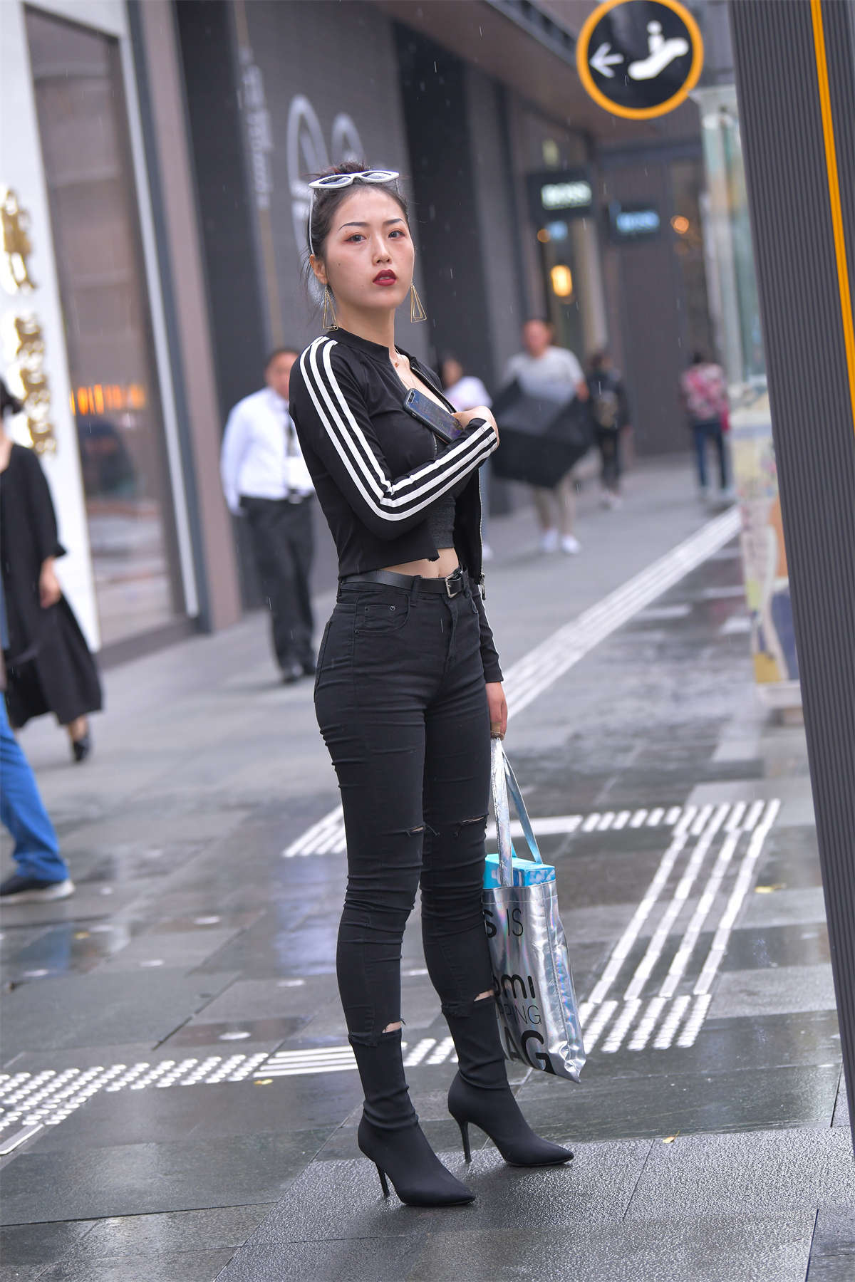 图片[2]-飒爽短靴牛仔裤-日更街拍