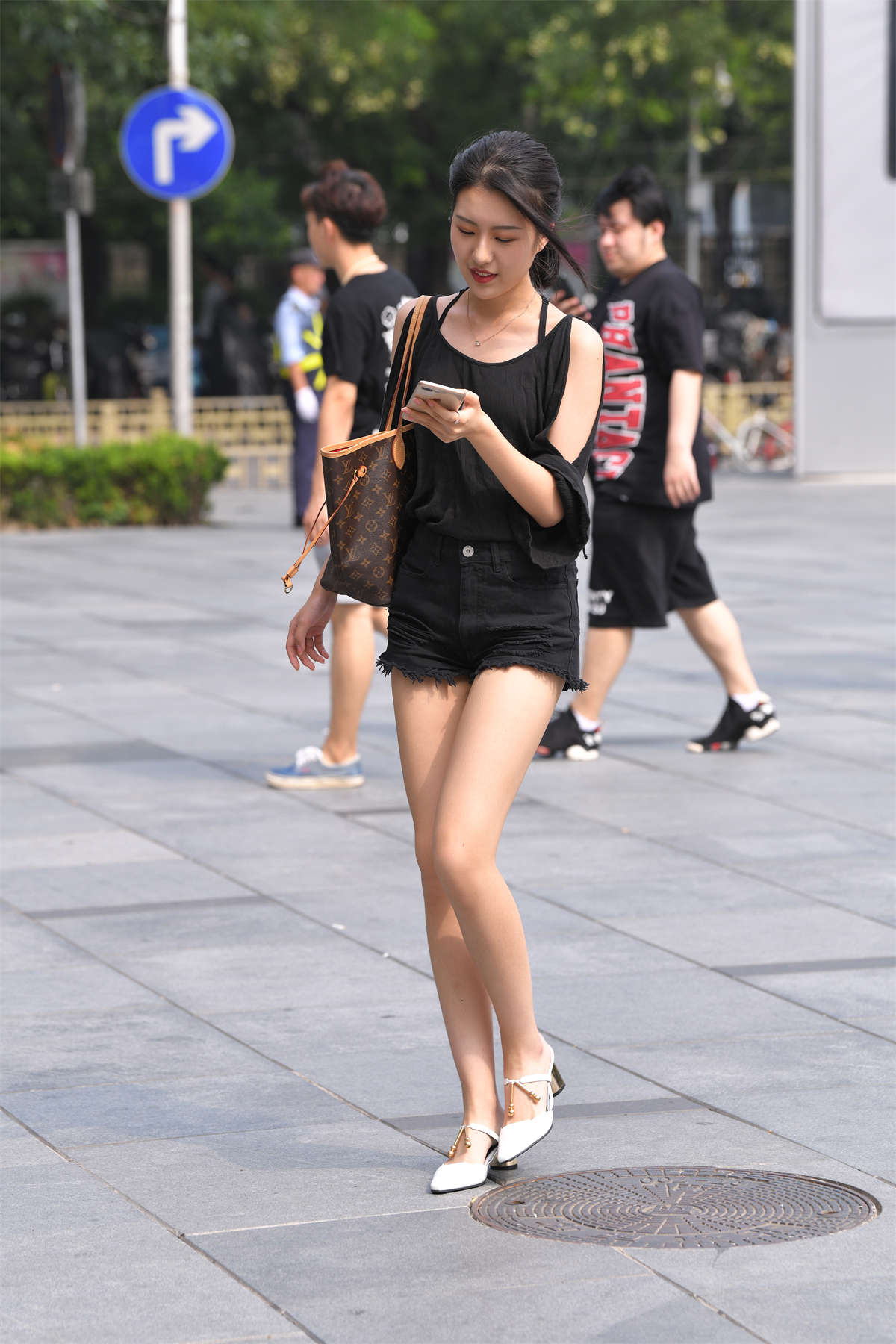 甜美靓丽短裤-日更街拍