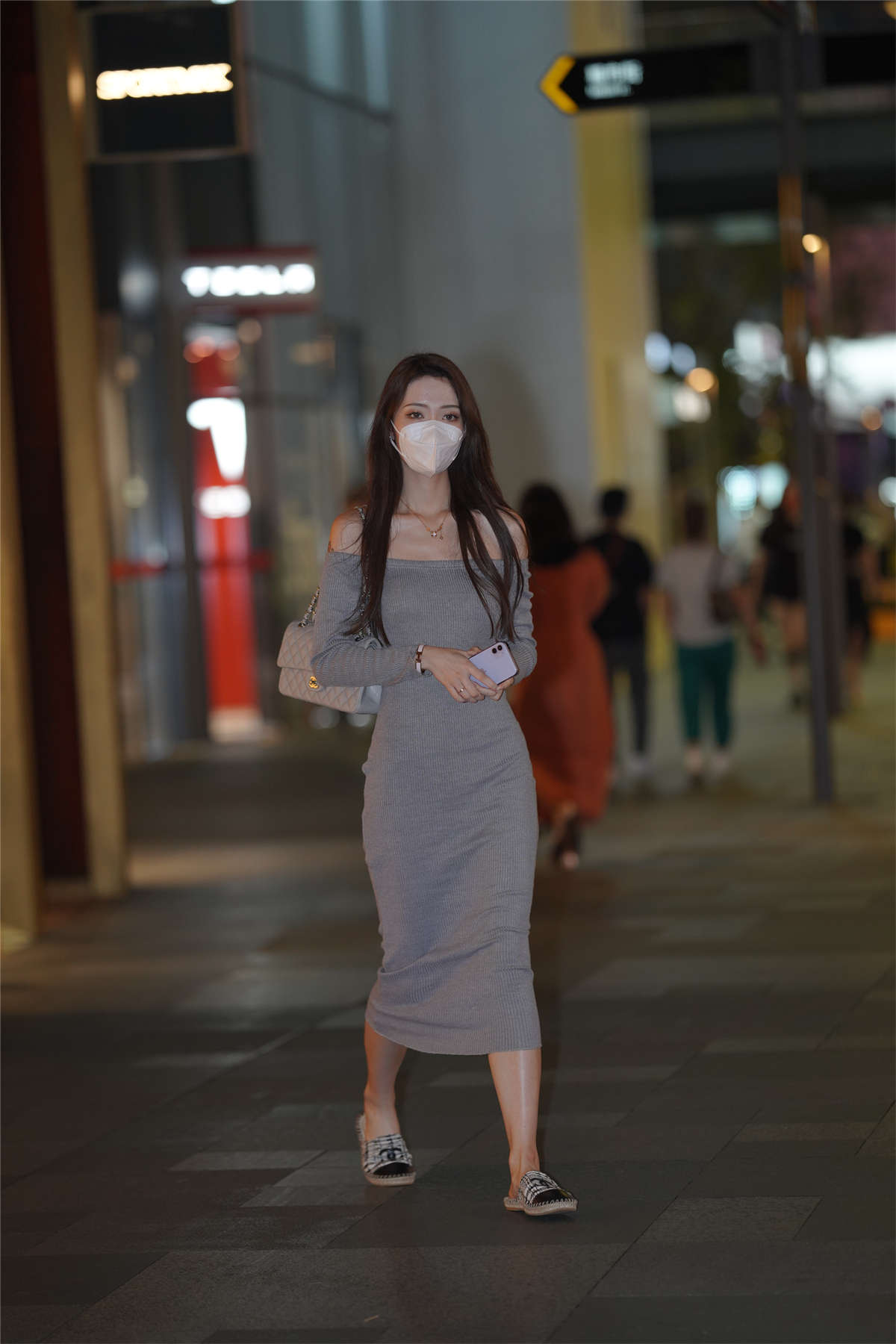 图片[2]-漂亮的一字长裙小姐姐-日更街拍