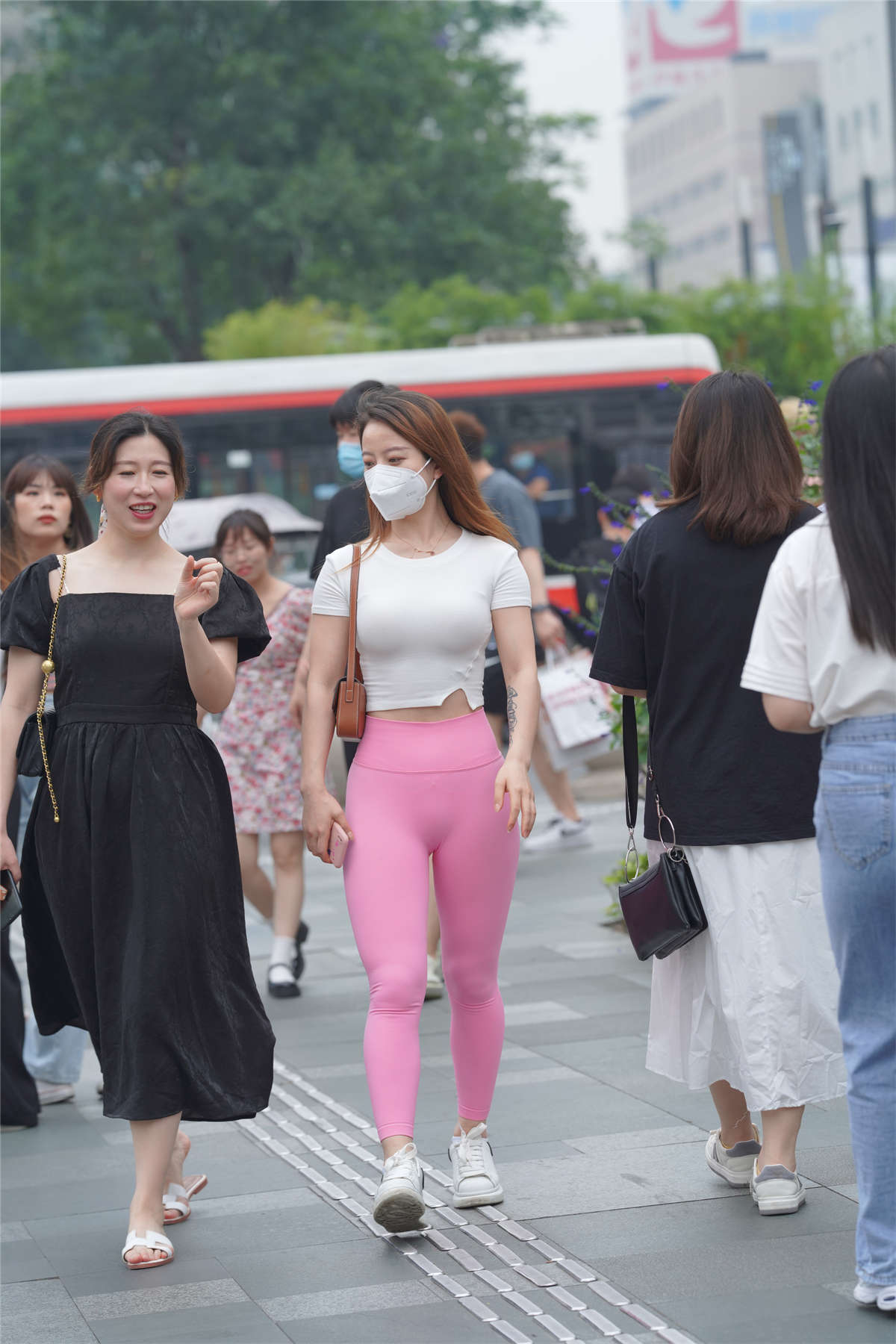 粉色系减龄吸睛-日更街拍