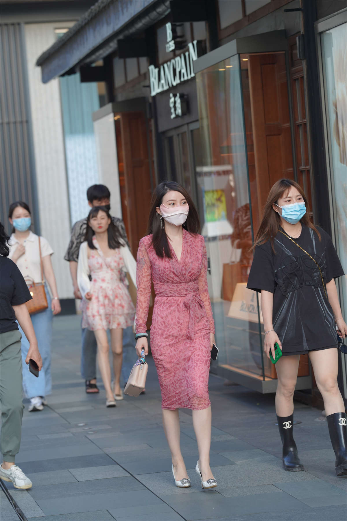 图片[2]-碎花裙少妇-日更街拍