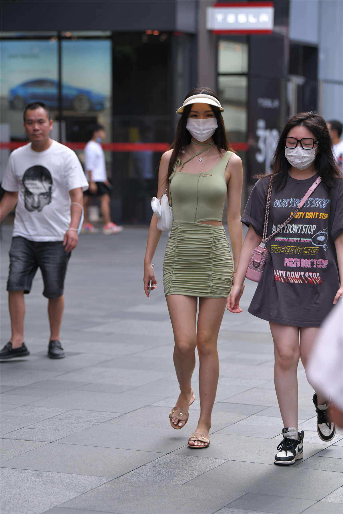 图片[2]-漂亮的包臀裙美女-日更街拍