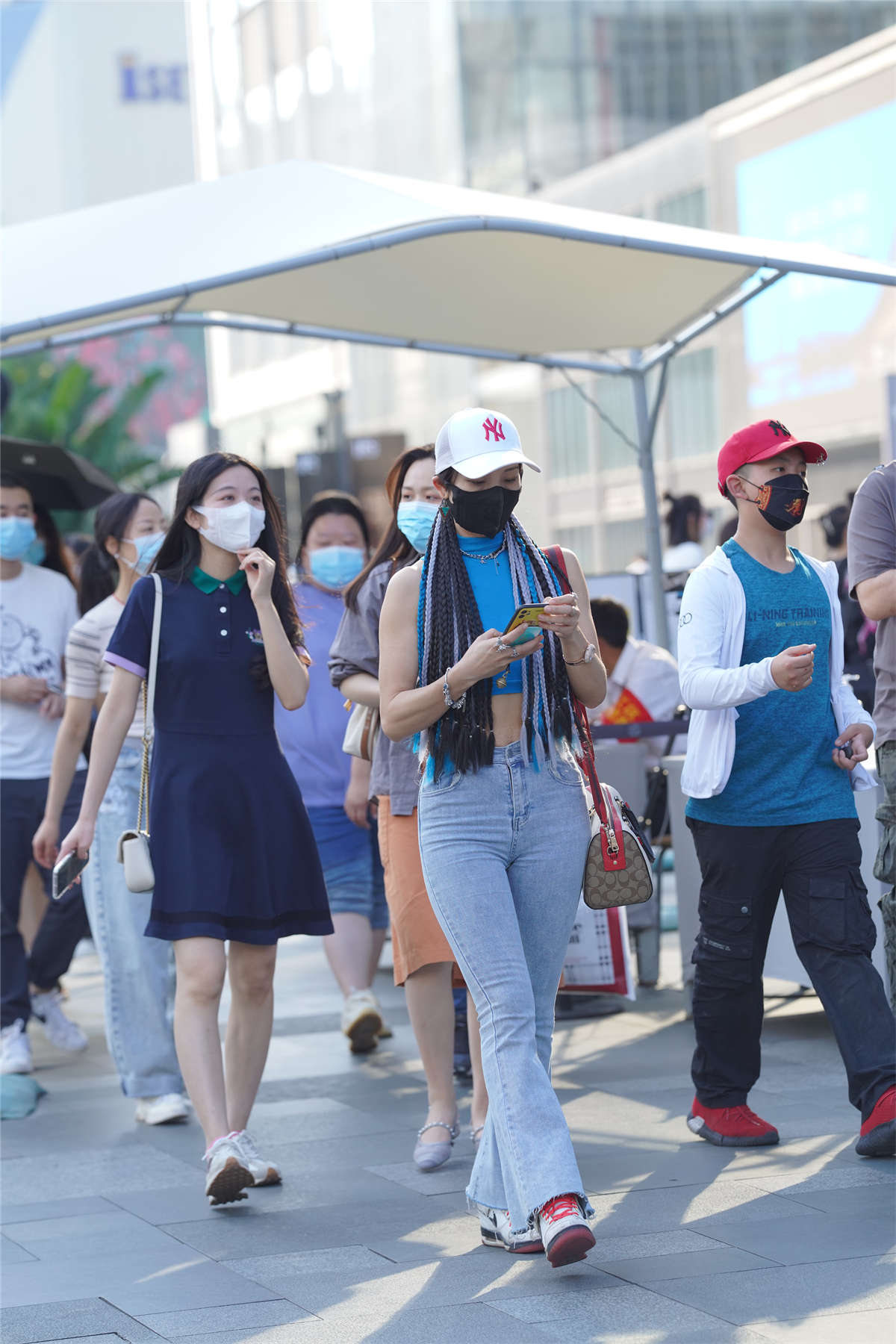 图片[2]-喇叭牛仔裤百搭-日更街拍