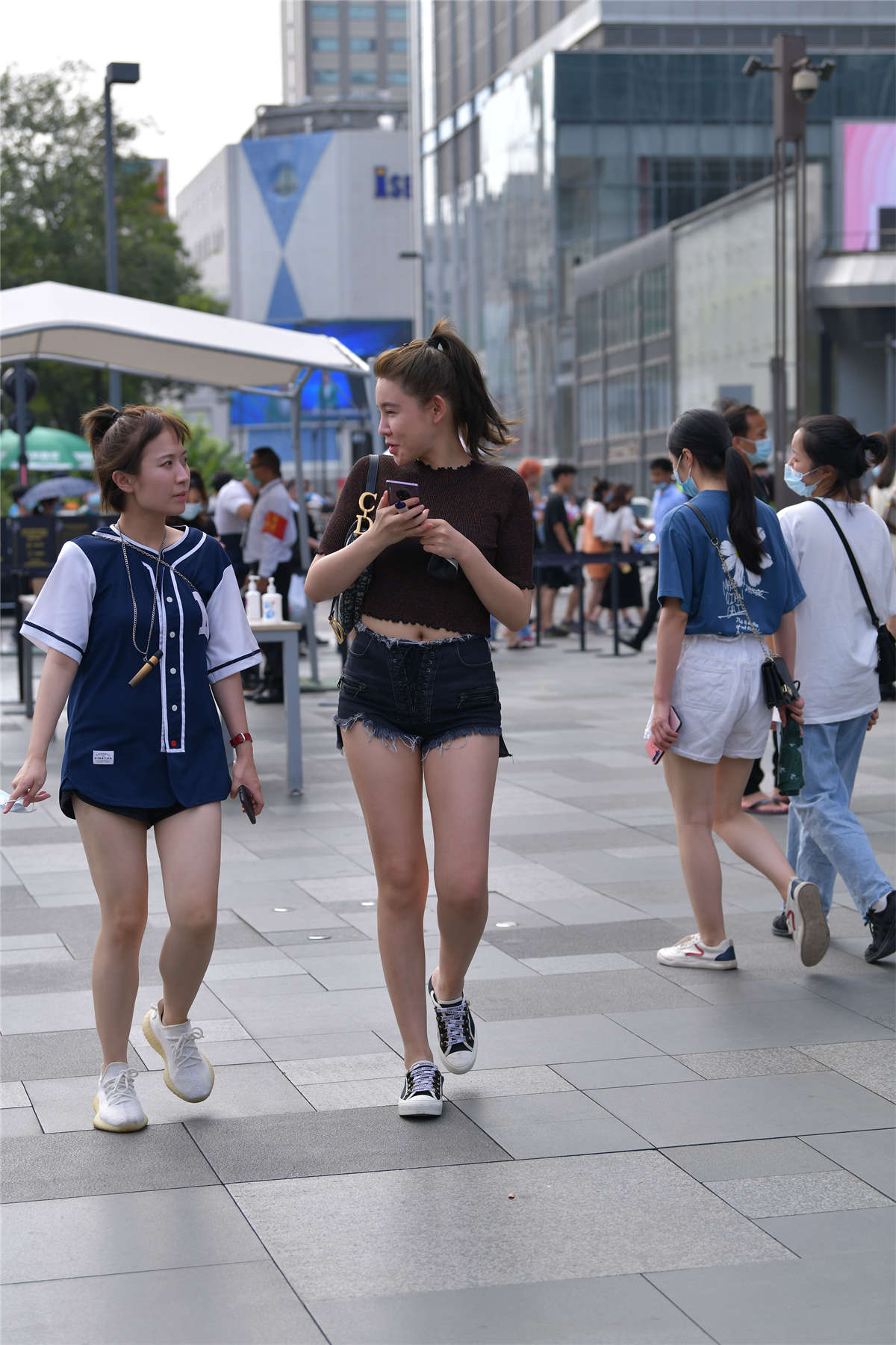 视觉冲击街拍作品 – 性感的YY热裤-日更街拍