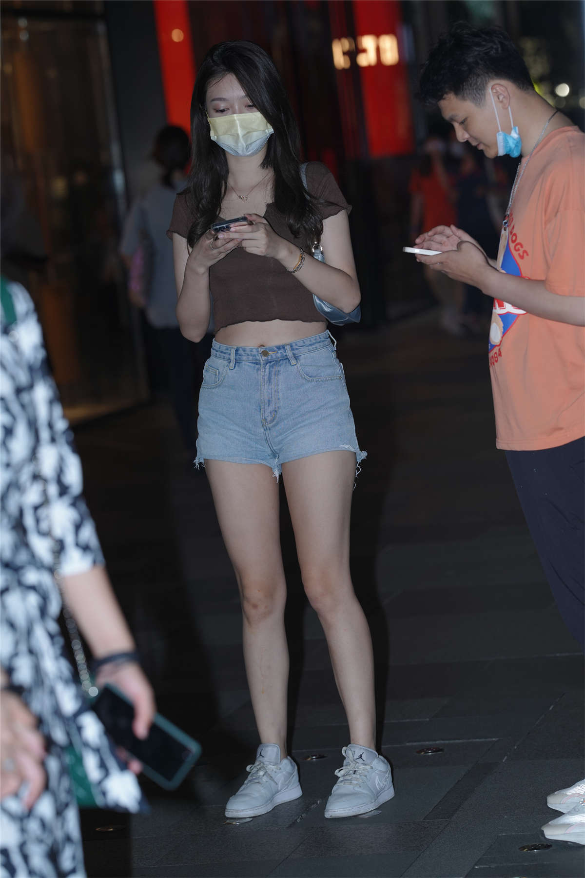 图片[2]-青春靓丽牛仔短裤-日更街拍