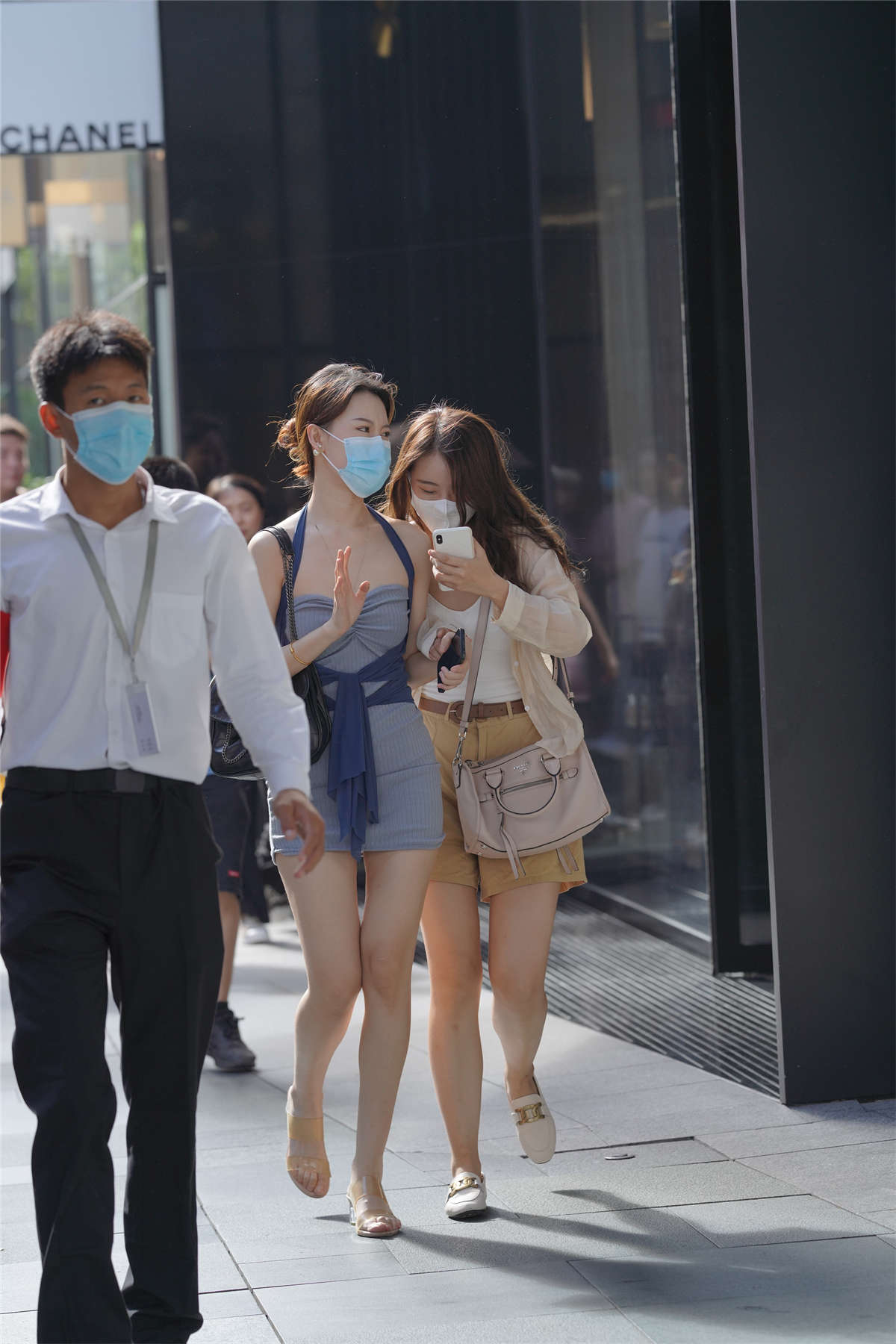 图片[2]-连体包臀裙小姐姐-日更街拍