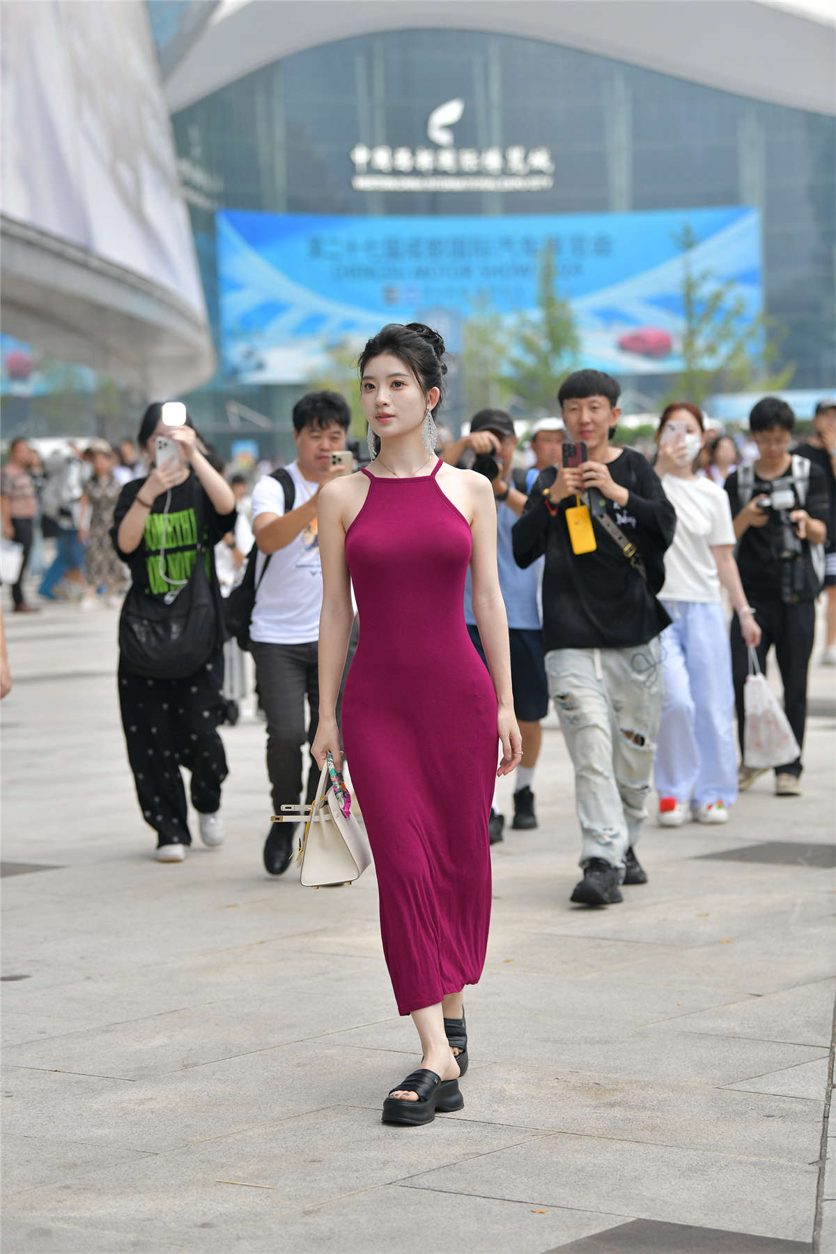 图片[2]-红色修身长裙-日更街拍