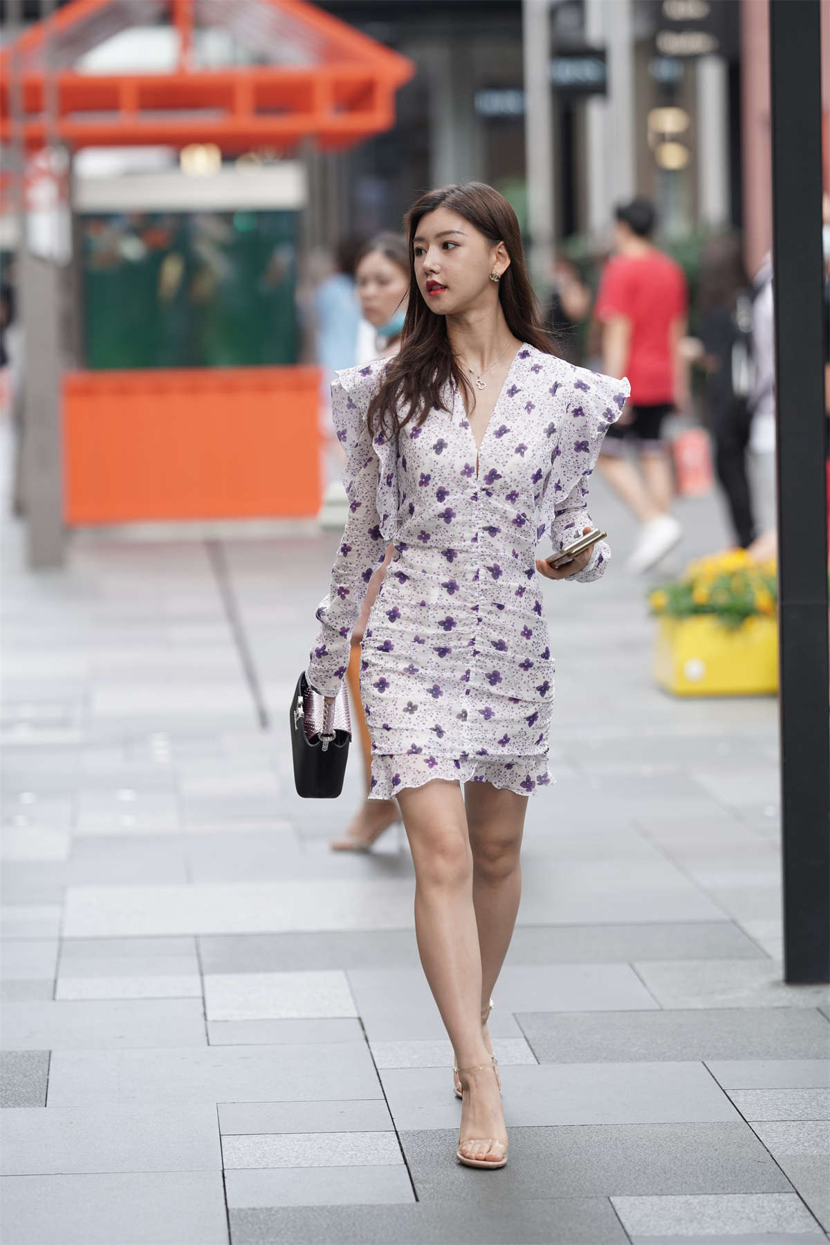 图片[2]-[魔镜原创摄影]摄神街拍作品 清纯活泼美腿玉足小姐姐-日更街拍