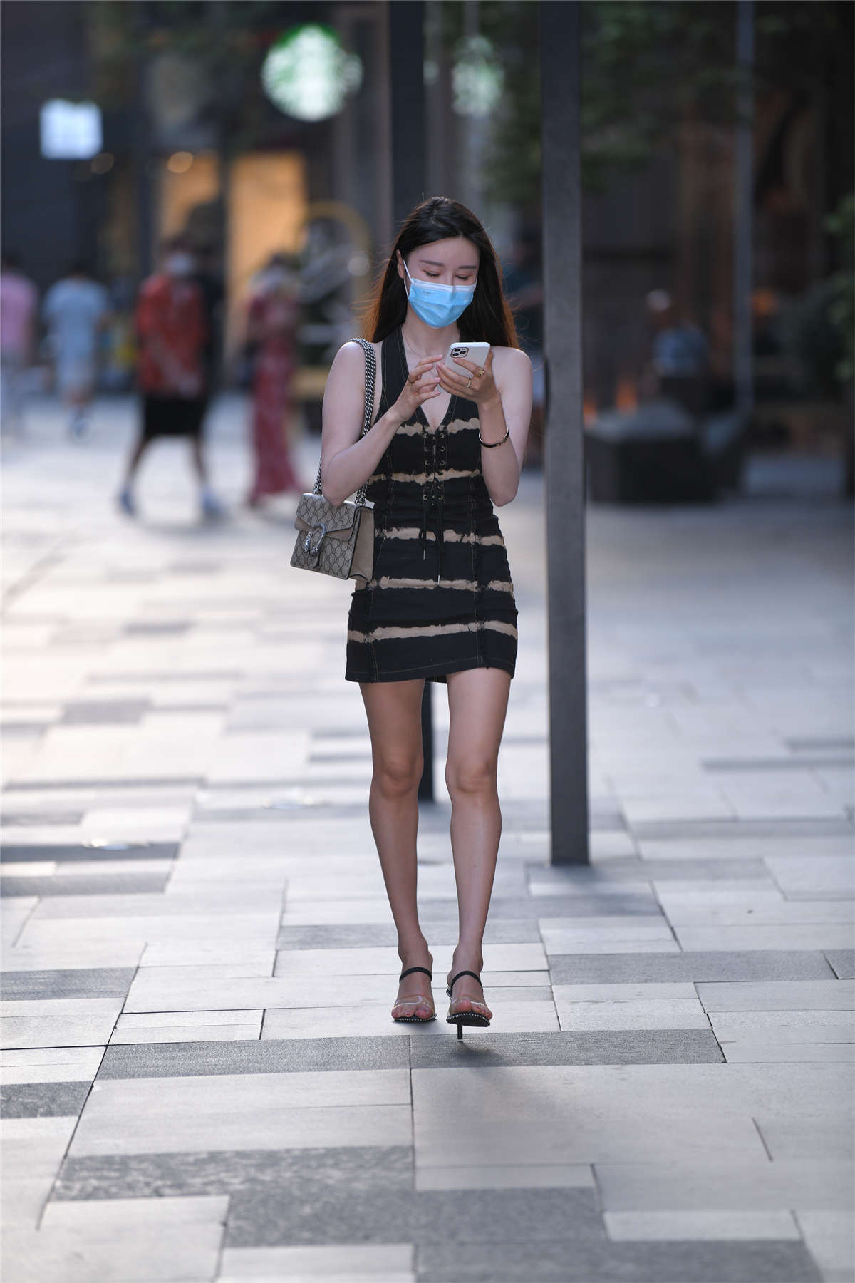 图片[2]-吊带裙高挑的美-日更街拍