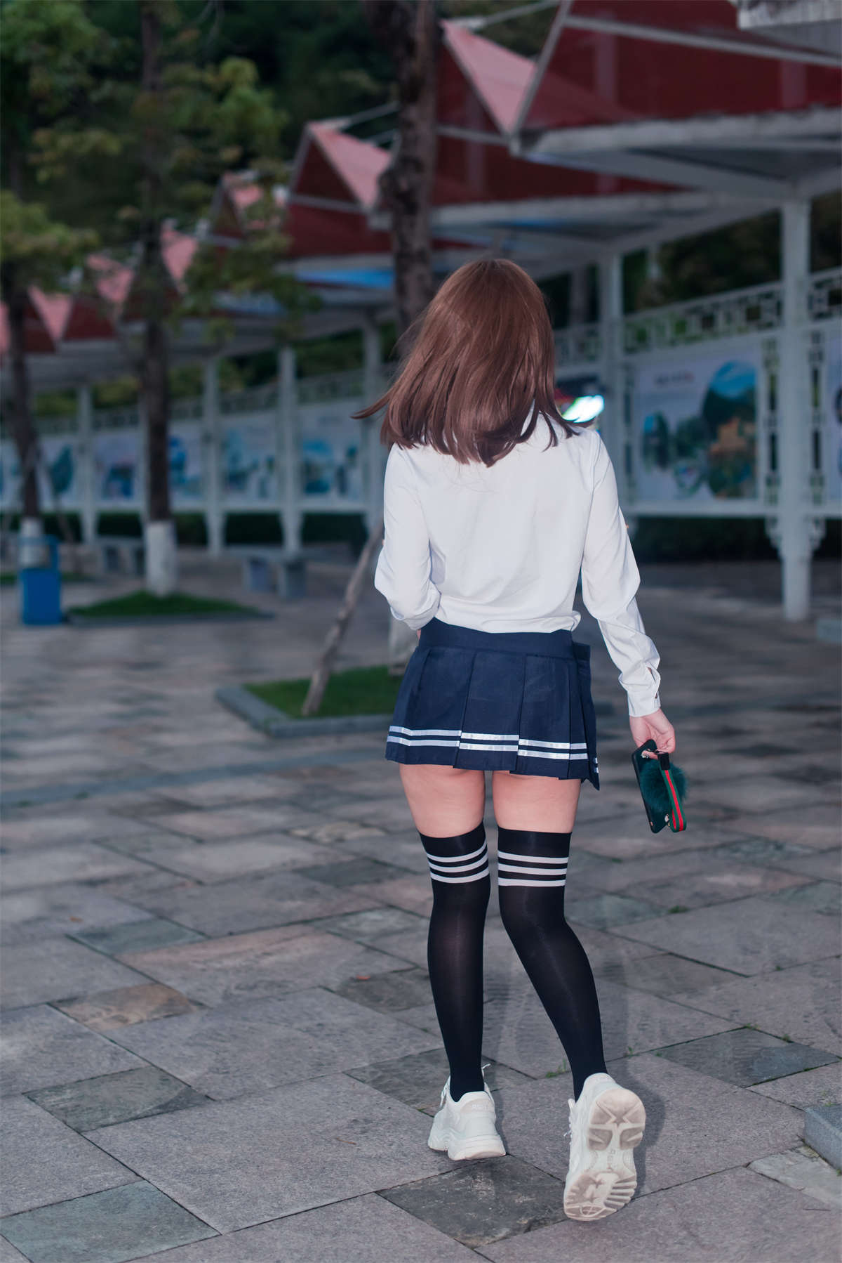 图片[2]-御风街拍 网红艾小青的绝对领域魅力-日更街拍