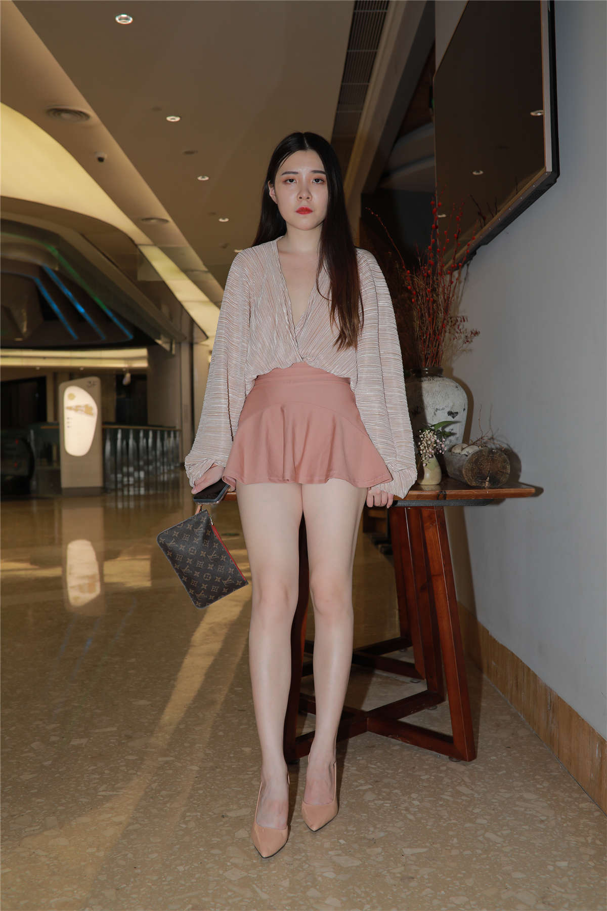 [魔镜原创摄影]可爱的粉色短裙小姐姐-日更街拍